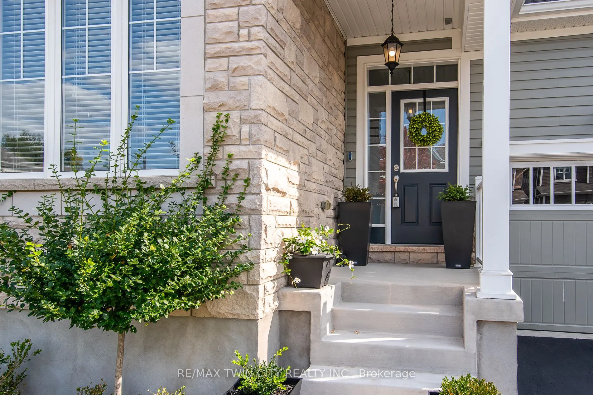 232 Shady Glen Crescent