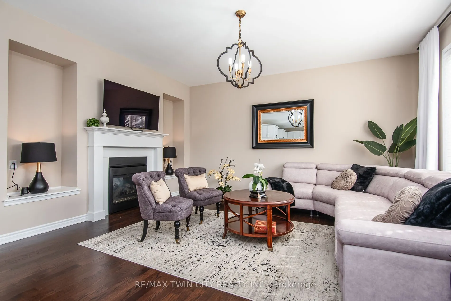 232 Shady Glen Crescent