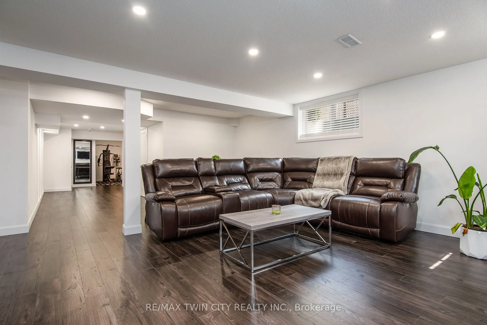 232 Shady Glen Crescent