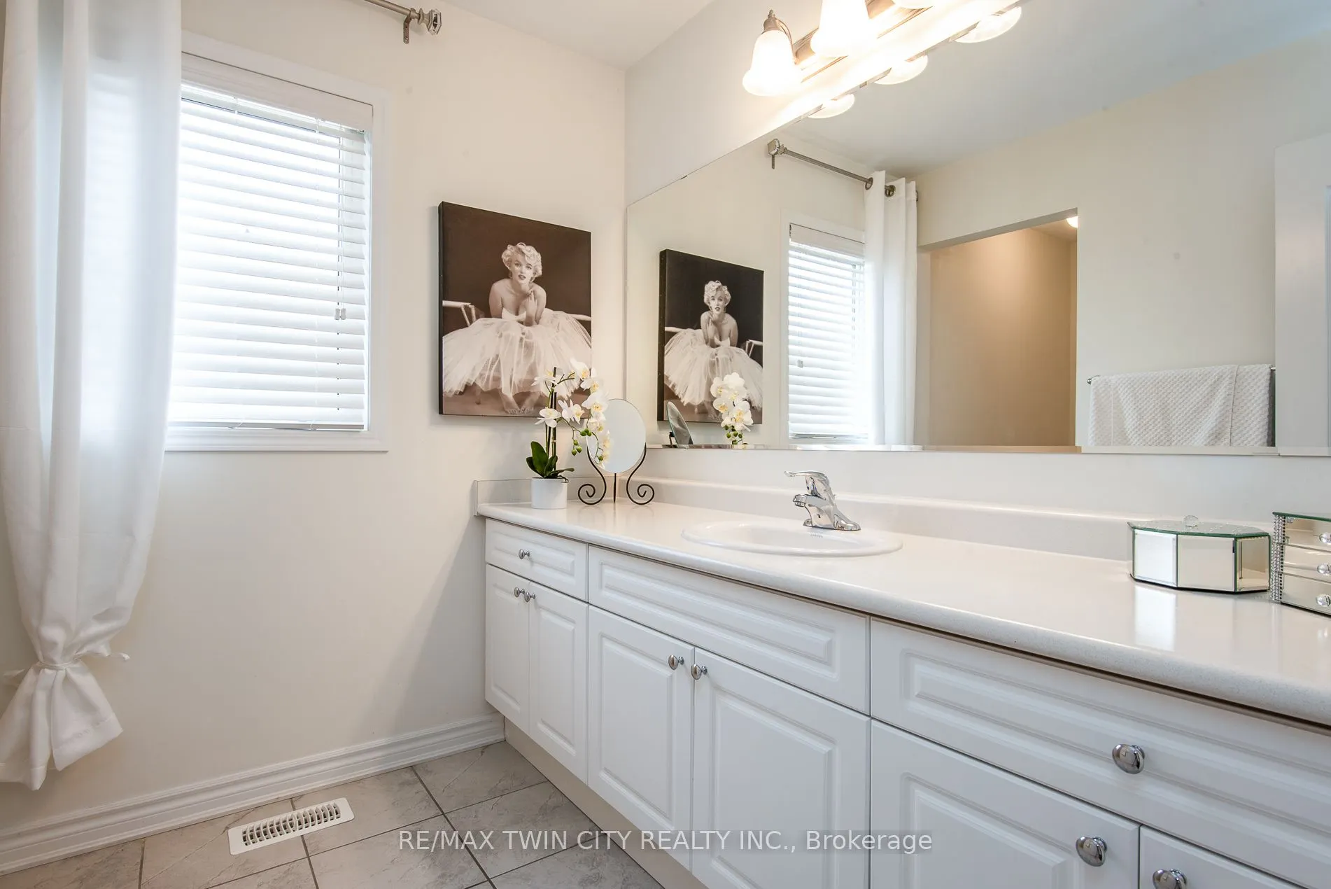 232 Shady Glen Crescent