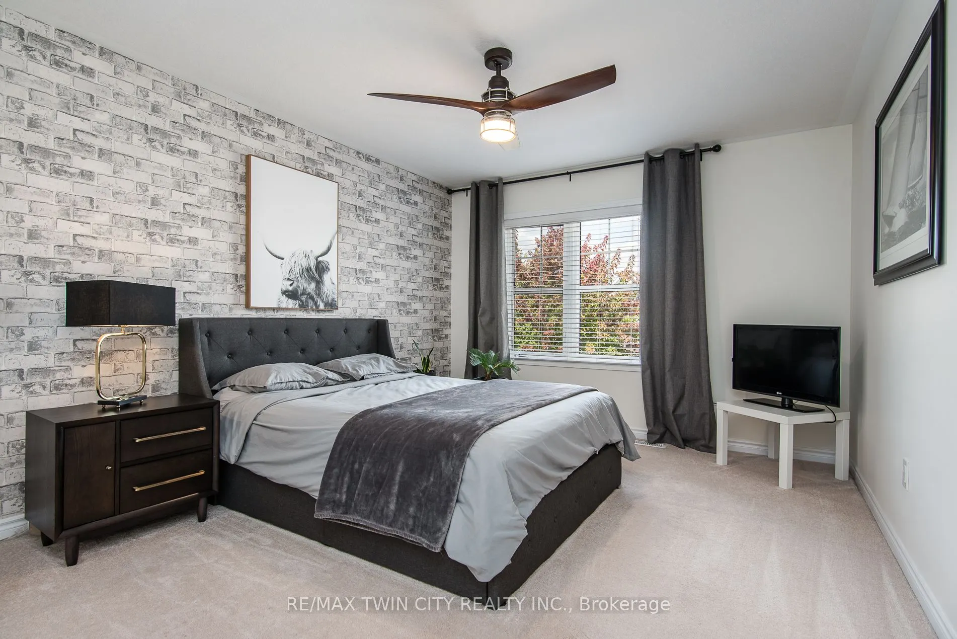 232 Shady Glen Crescent