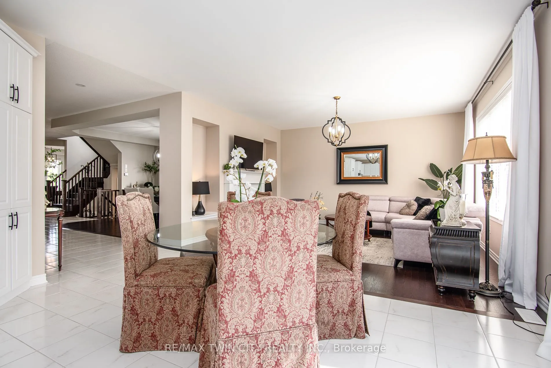232 Shady Glen Crescent