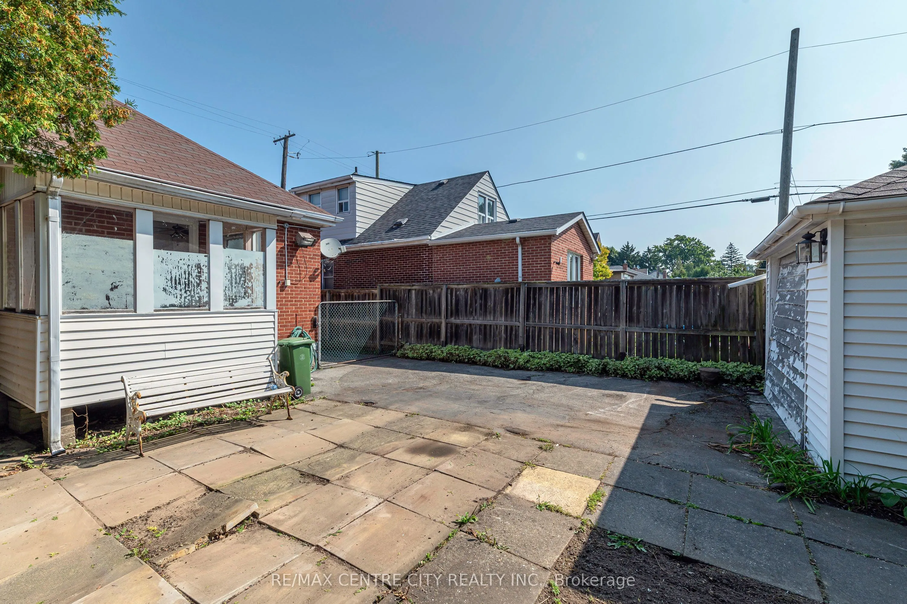 150 Brucedale Avenue E