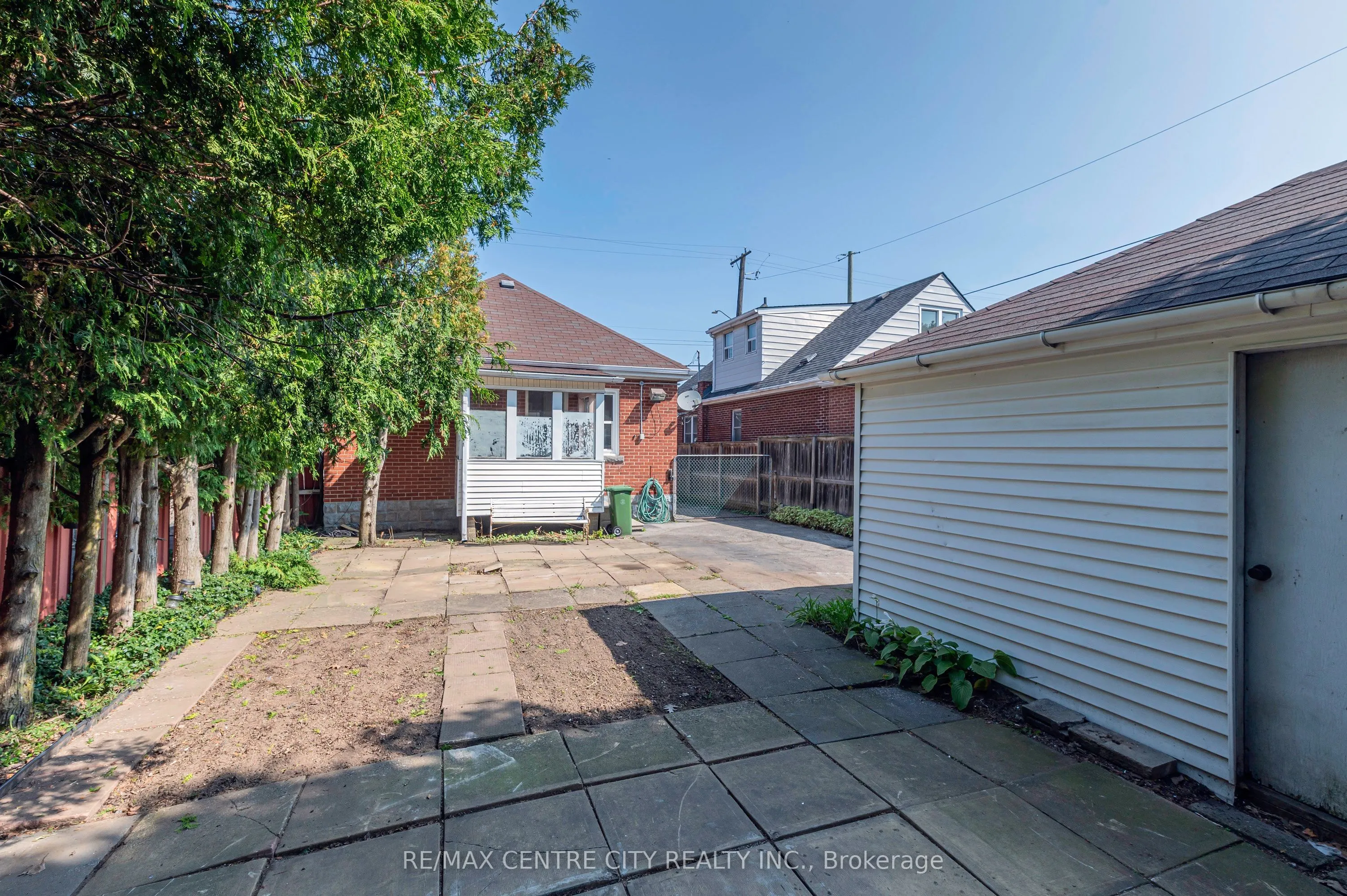 150 Brucedale Avenue E