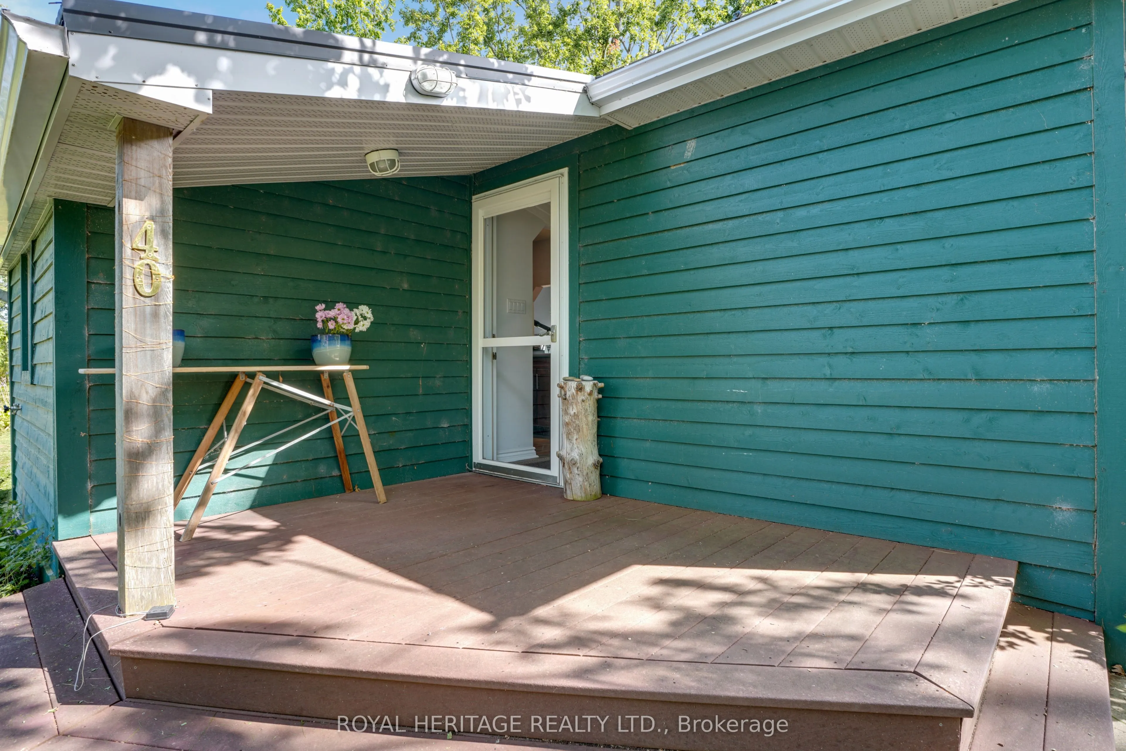 40 Valley View Lane N