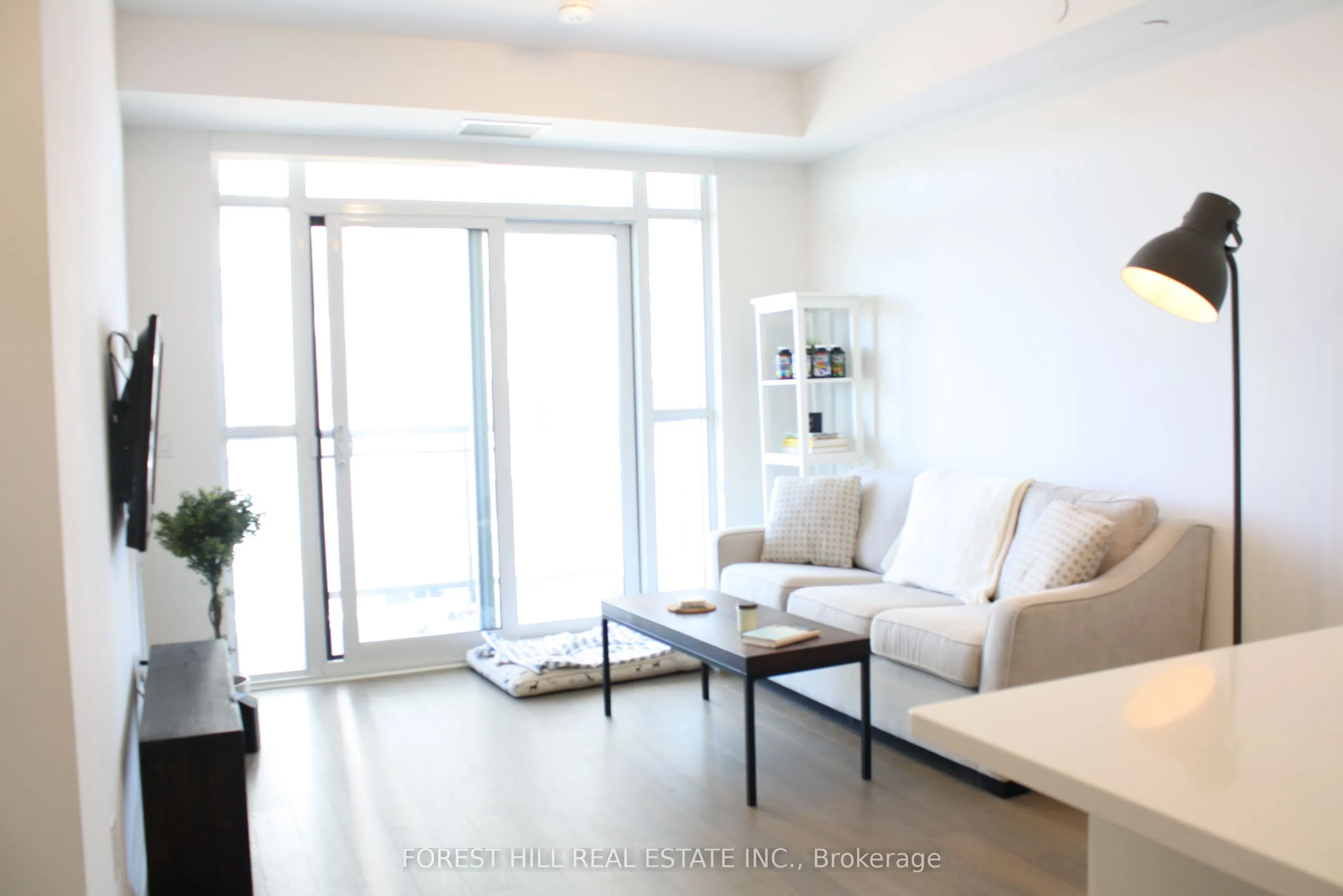 155 Caroline Street S, #611
