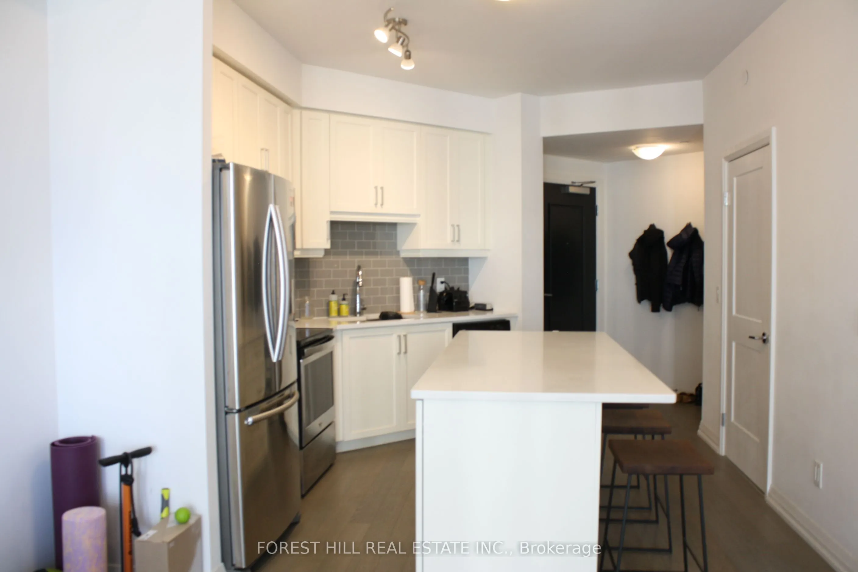 155 Caroline Street S, #611