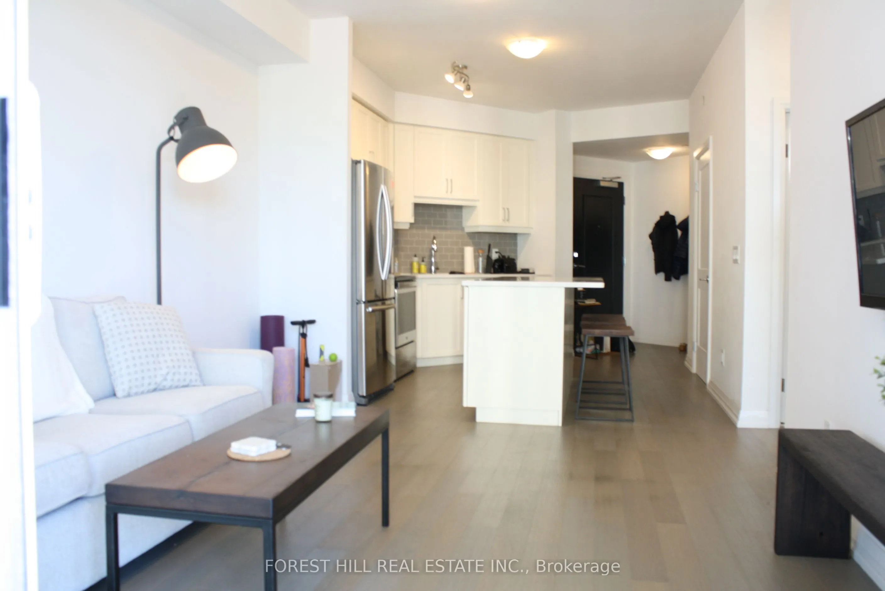 155 Caroline Street S, #611