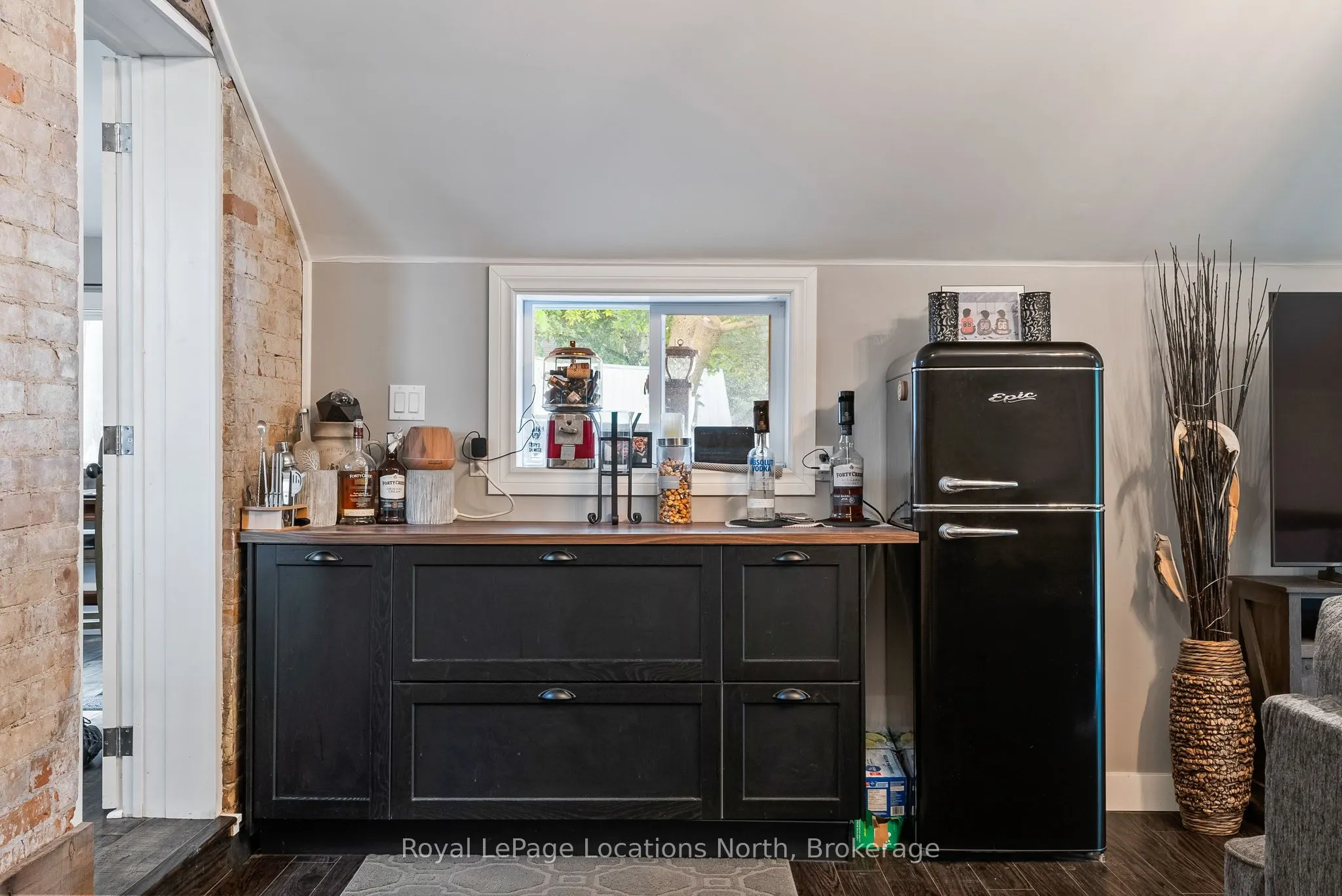 392082 Grey 109 Road