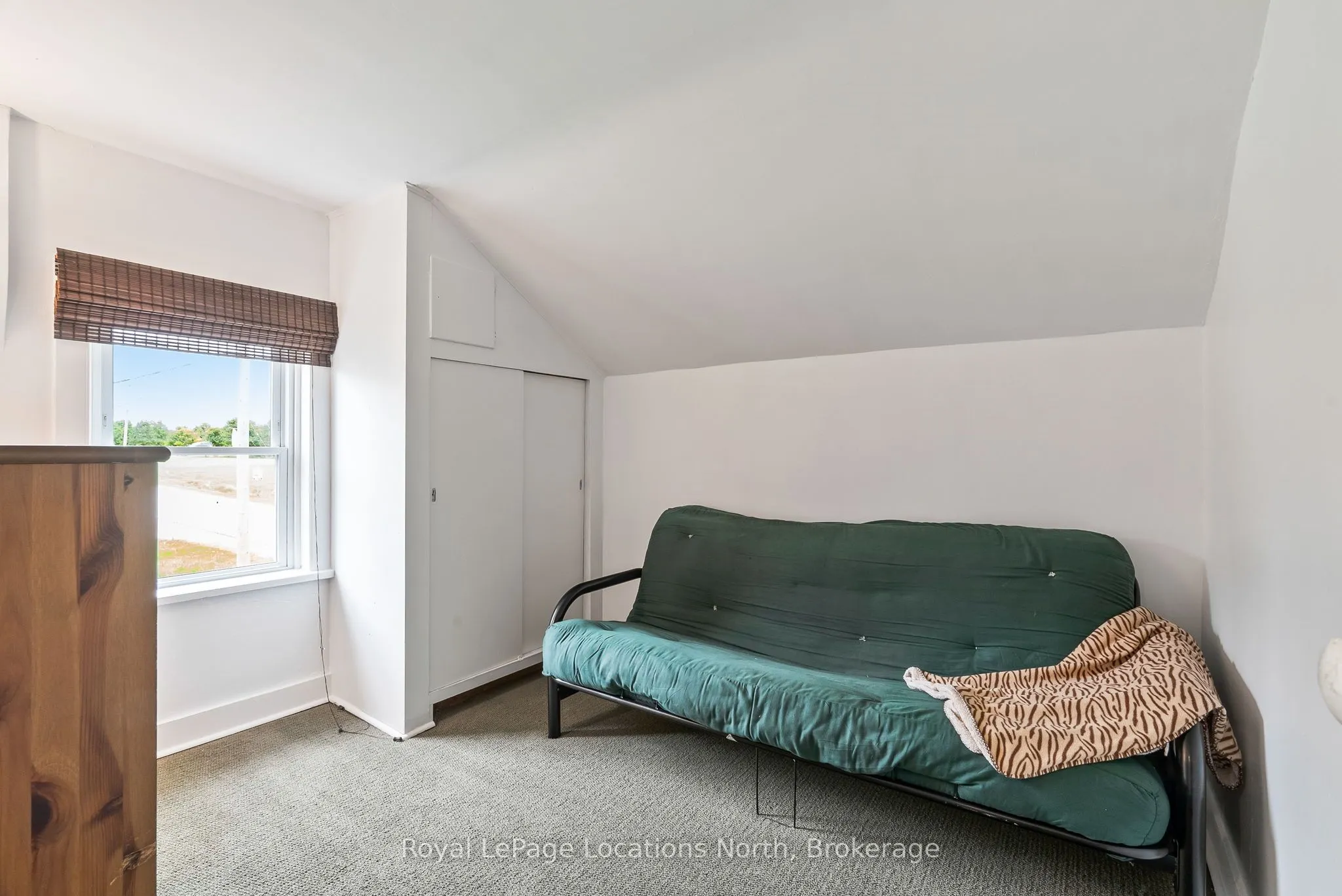392082 Grey 109 Road