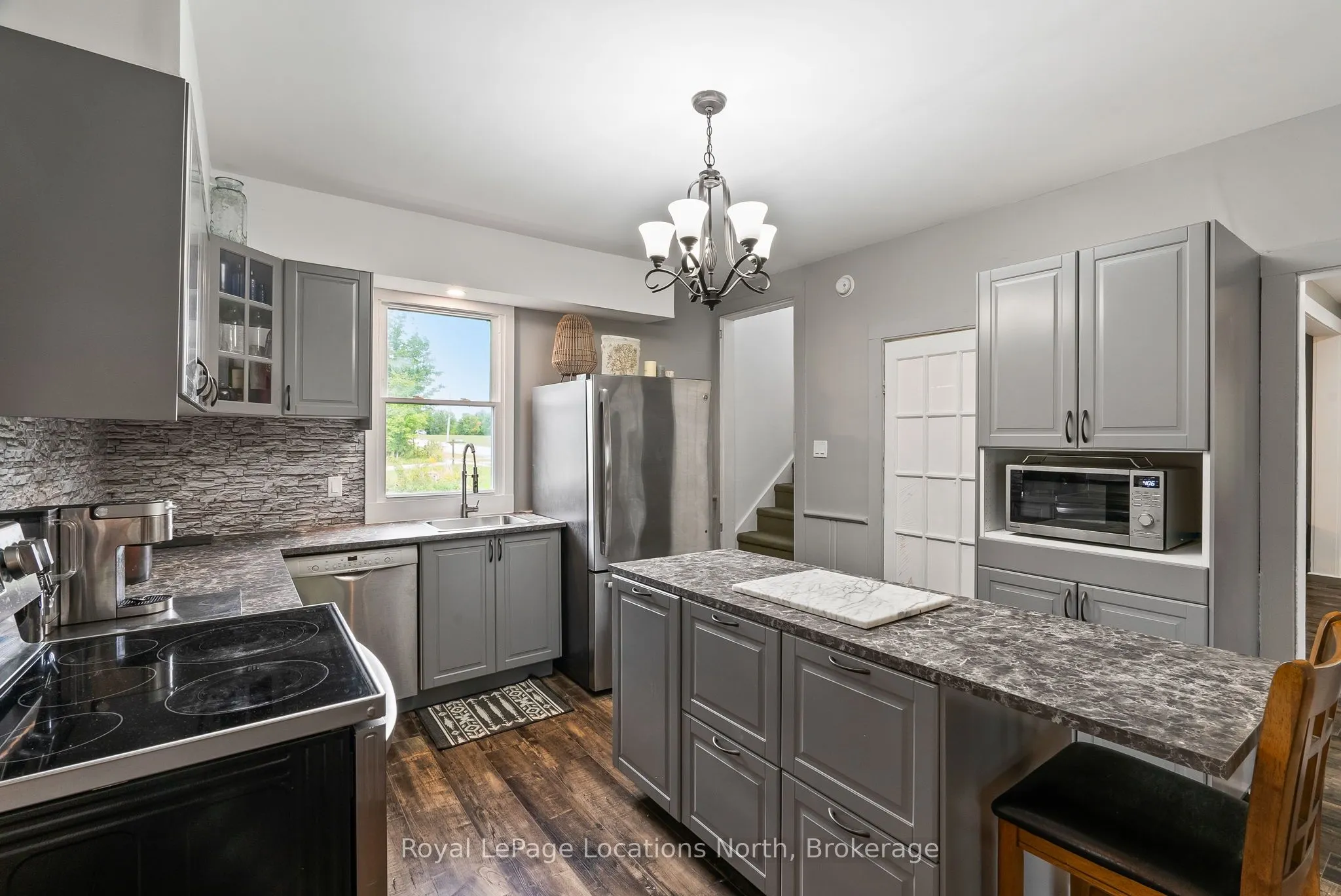 392082 Grey 109 Road