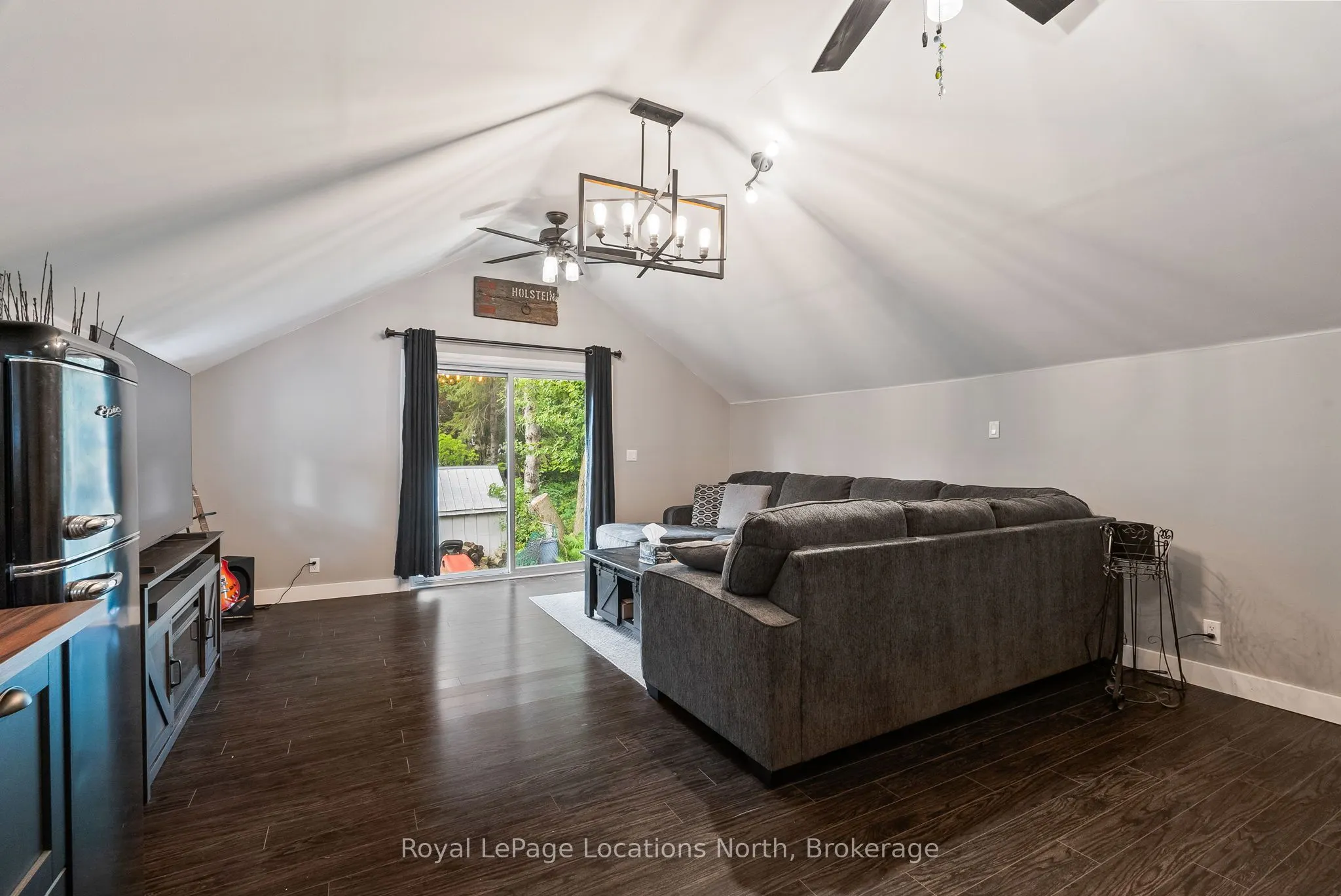 392082 Grey 109 Road