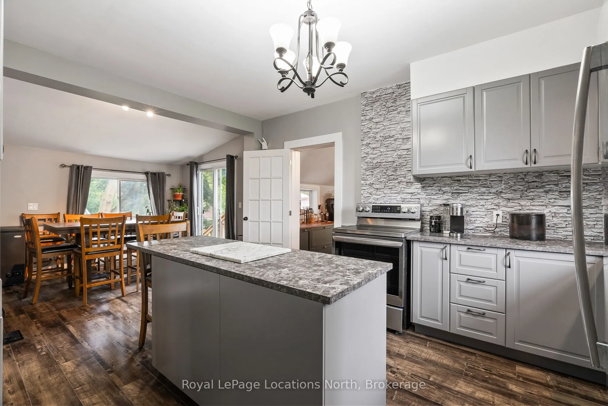 392082 Grey 109 Road