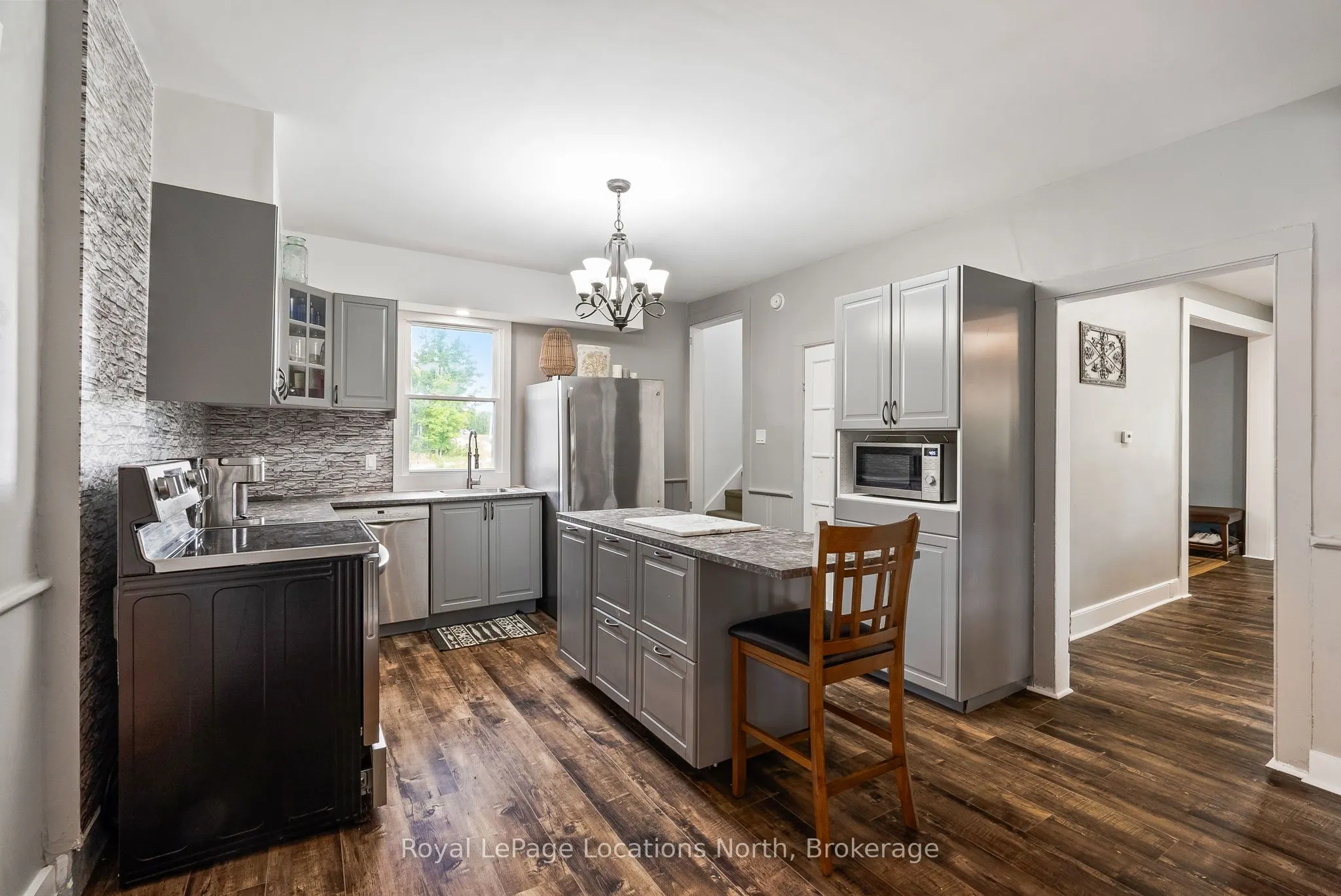 392082 Grey 109 Road