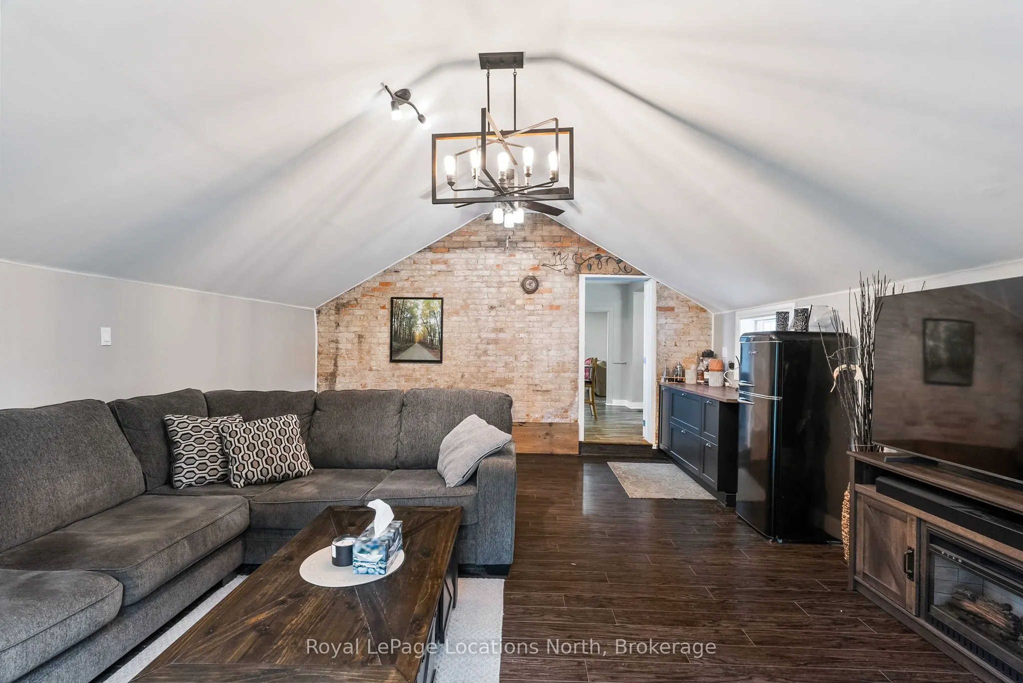 392082 Grey 109 Road