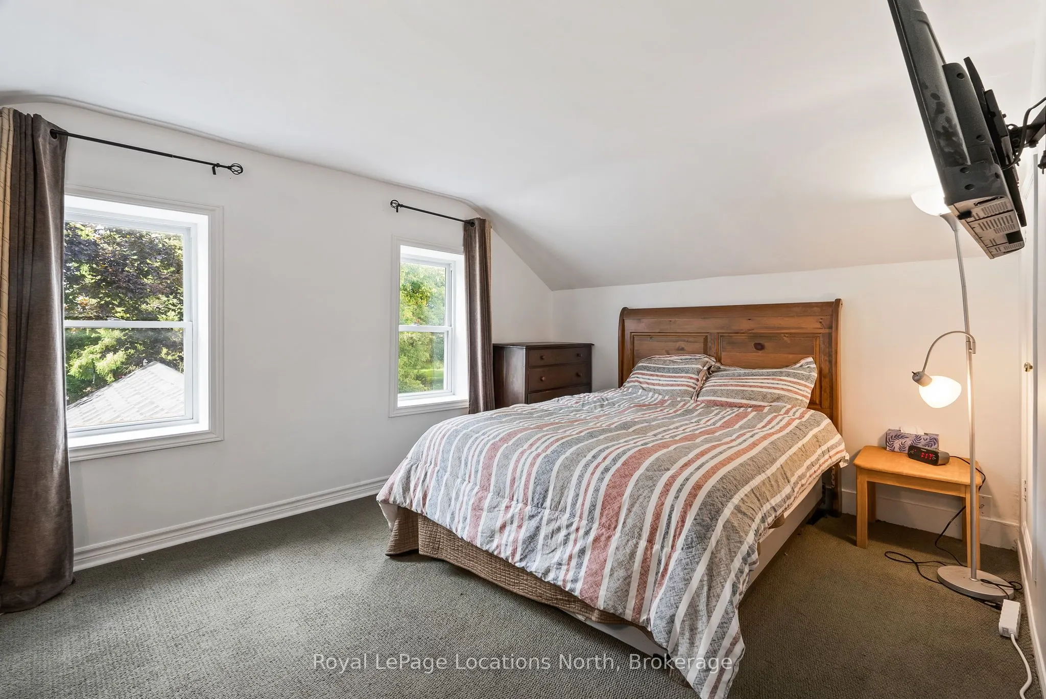 392082 Grey 109 Road