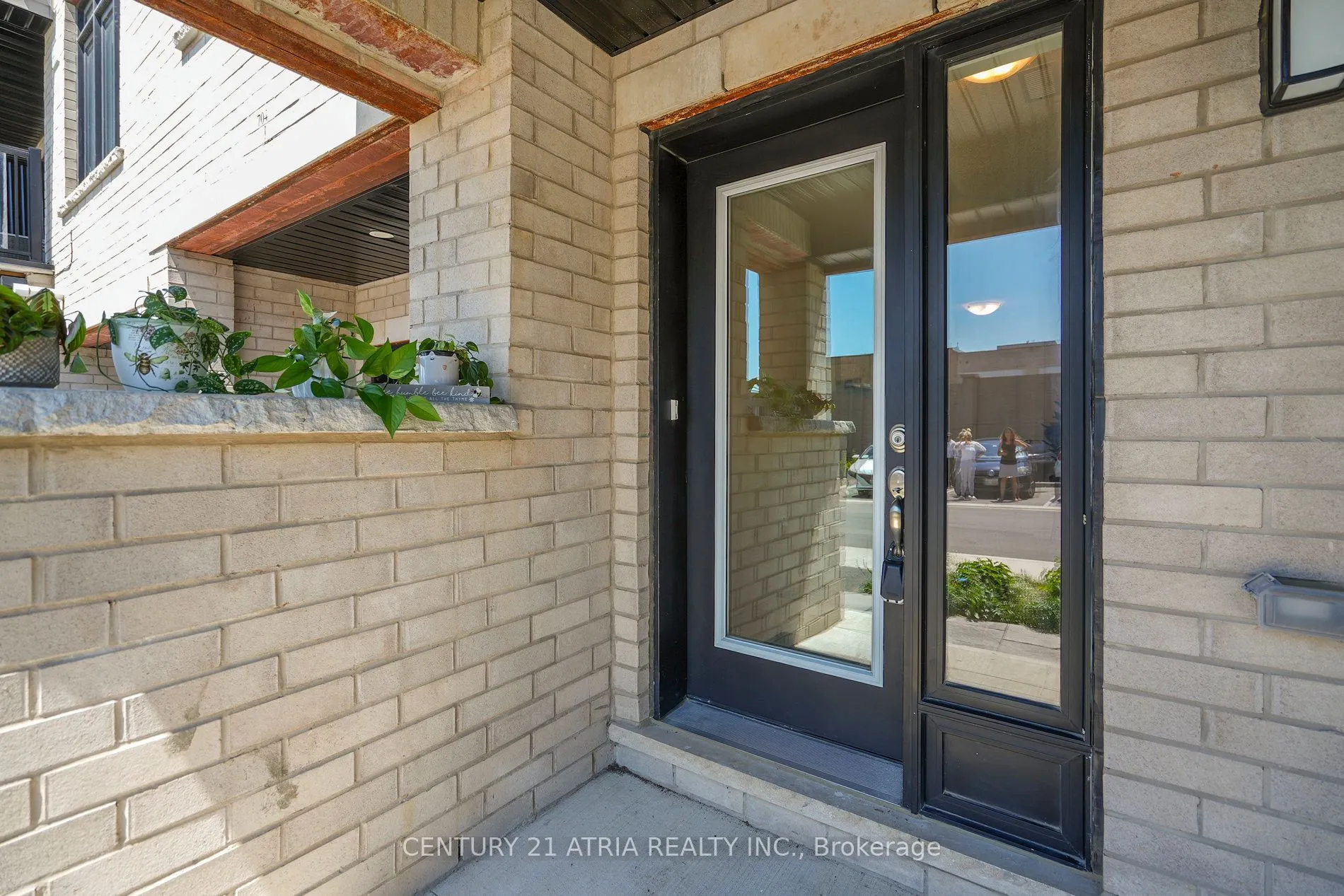585 Colborne Street, #704