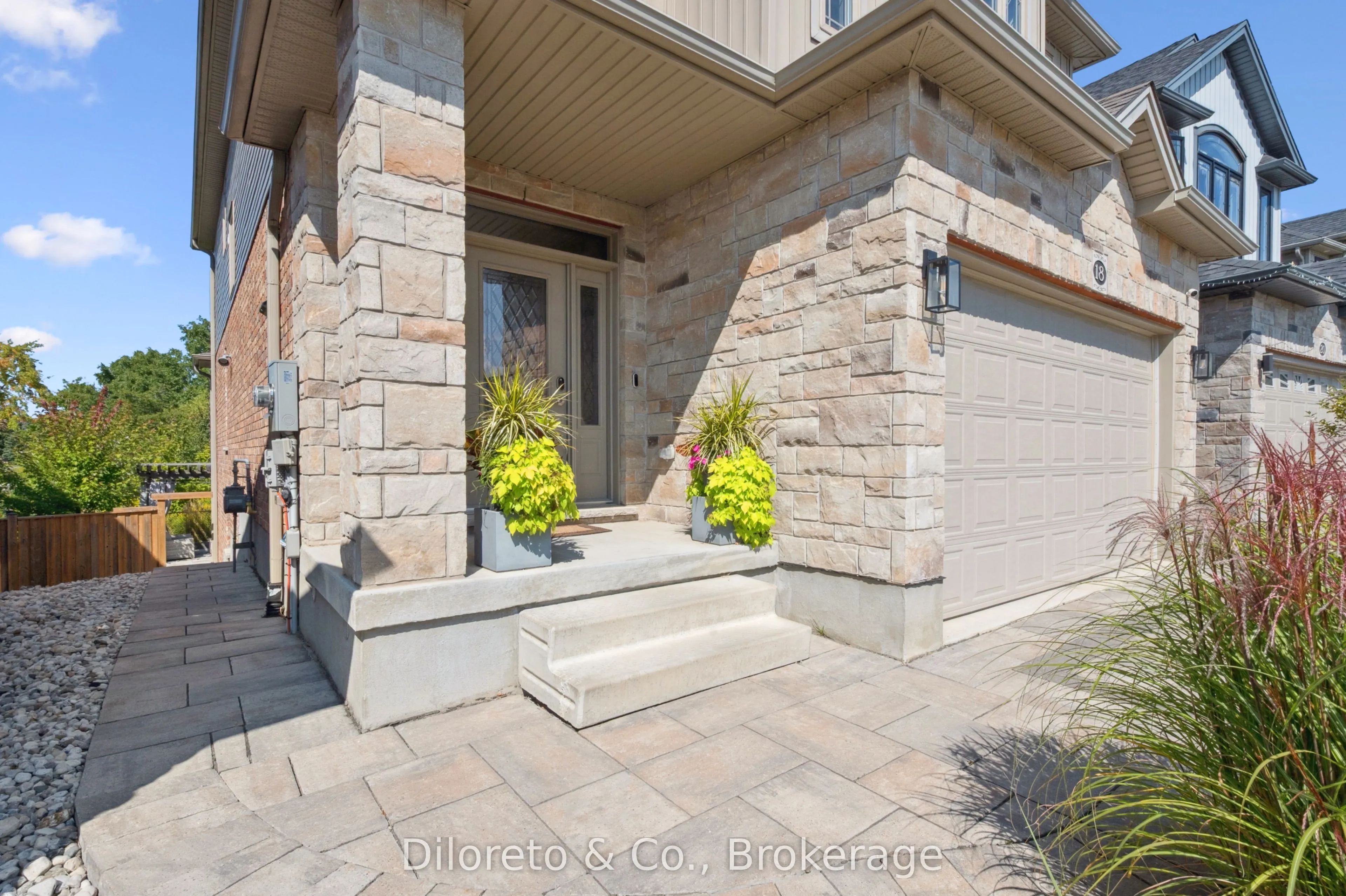 18 McIntyre Court