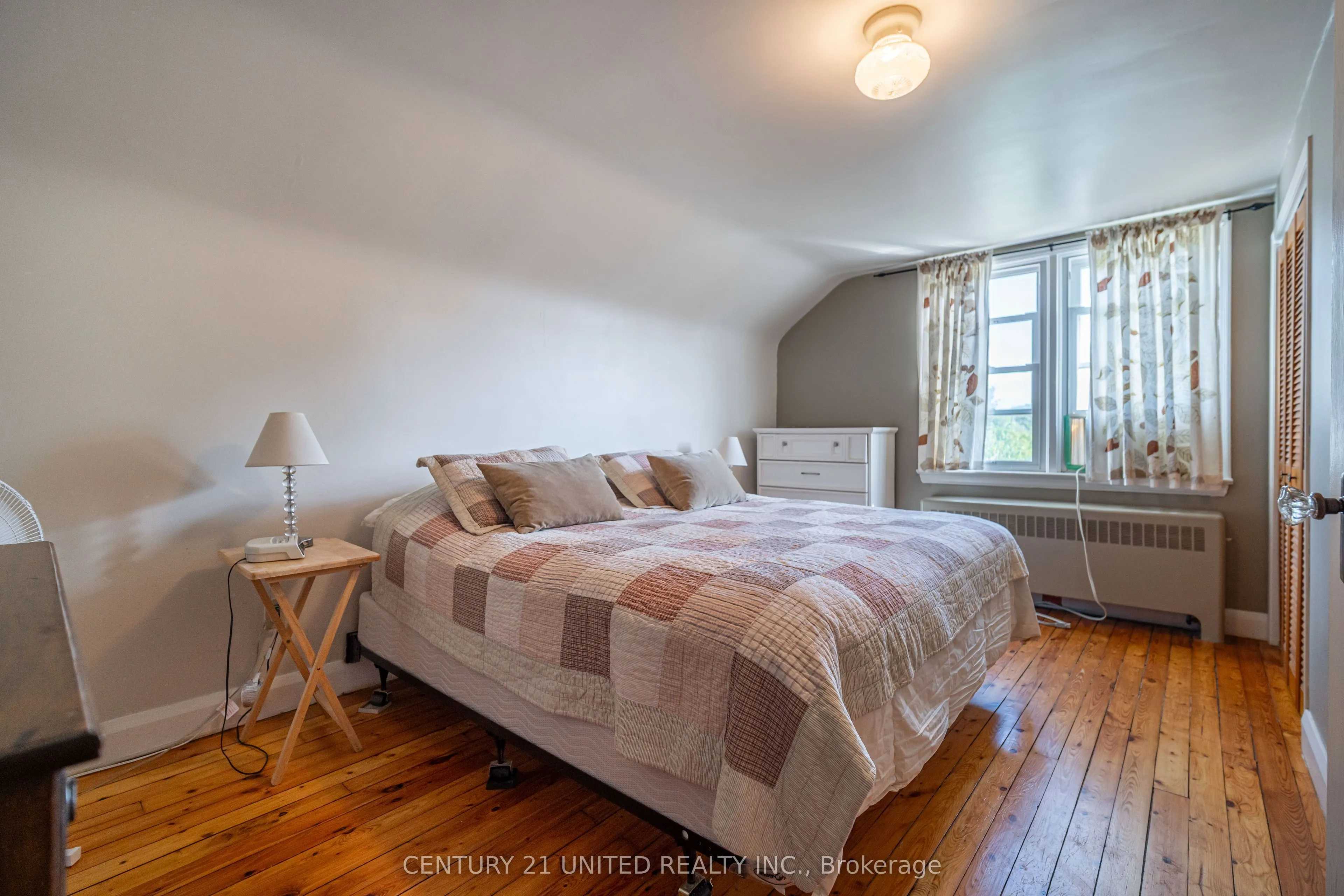 513 Parkhill Road W