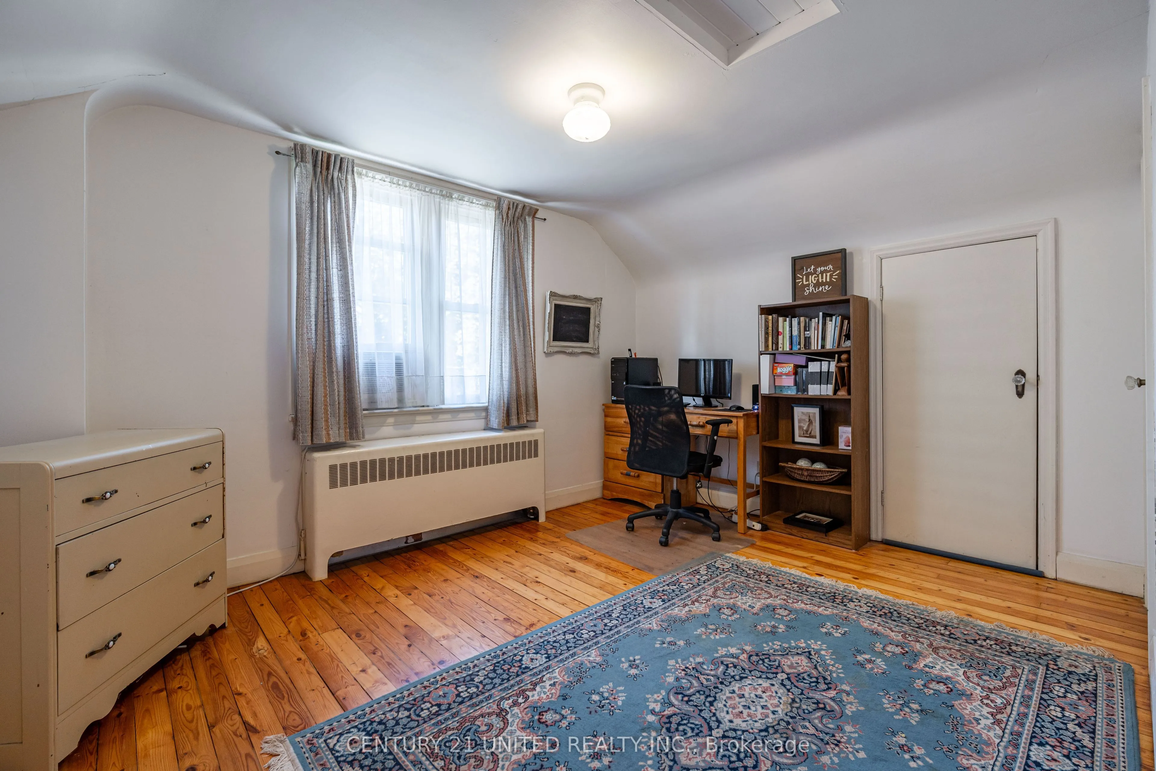 513 Parkhill Road W