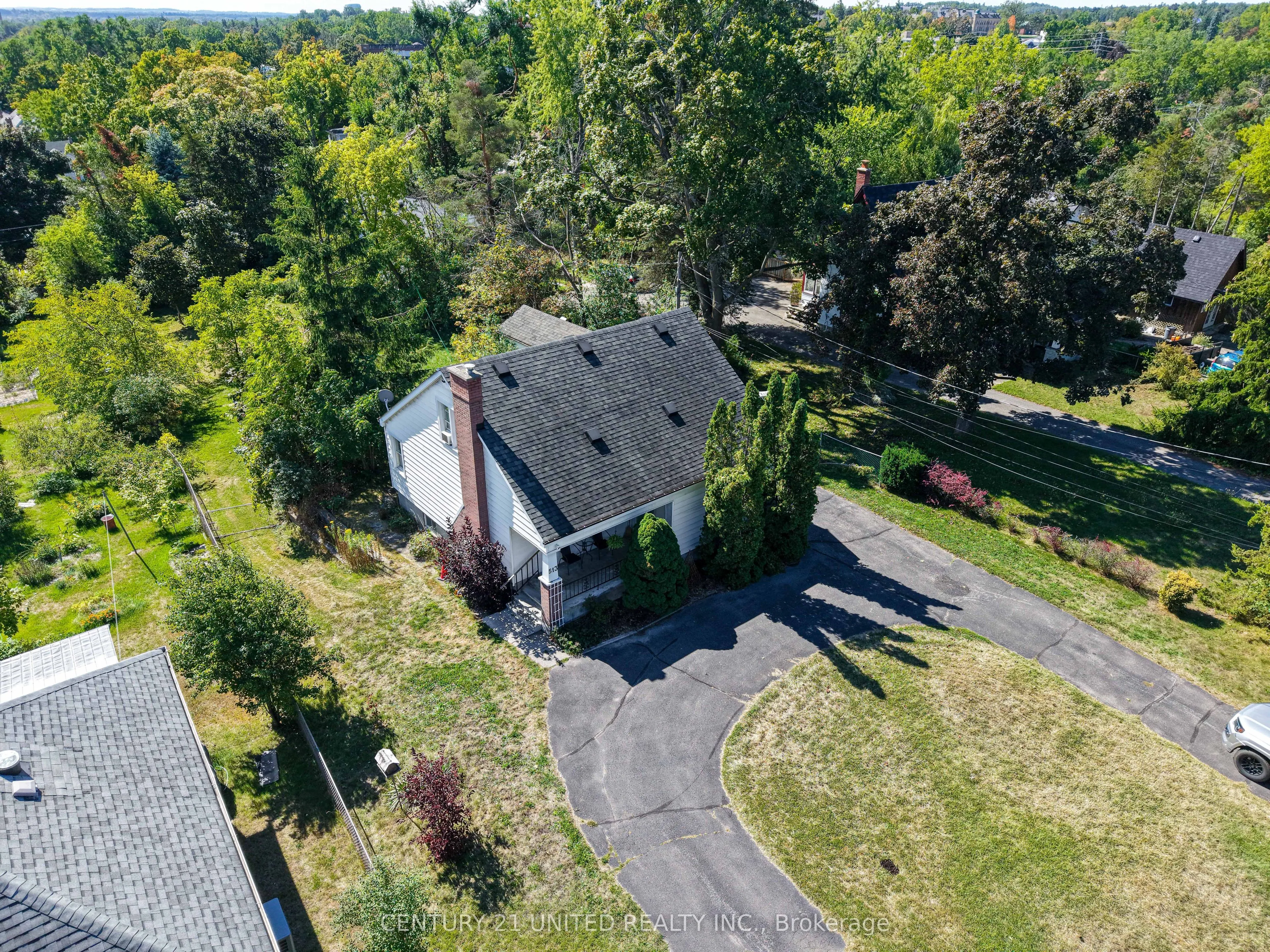 513 Parkhill Road W