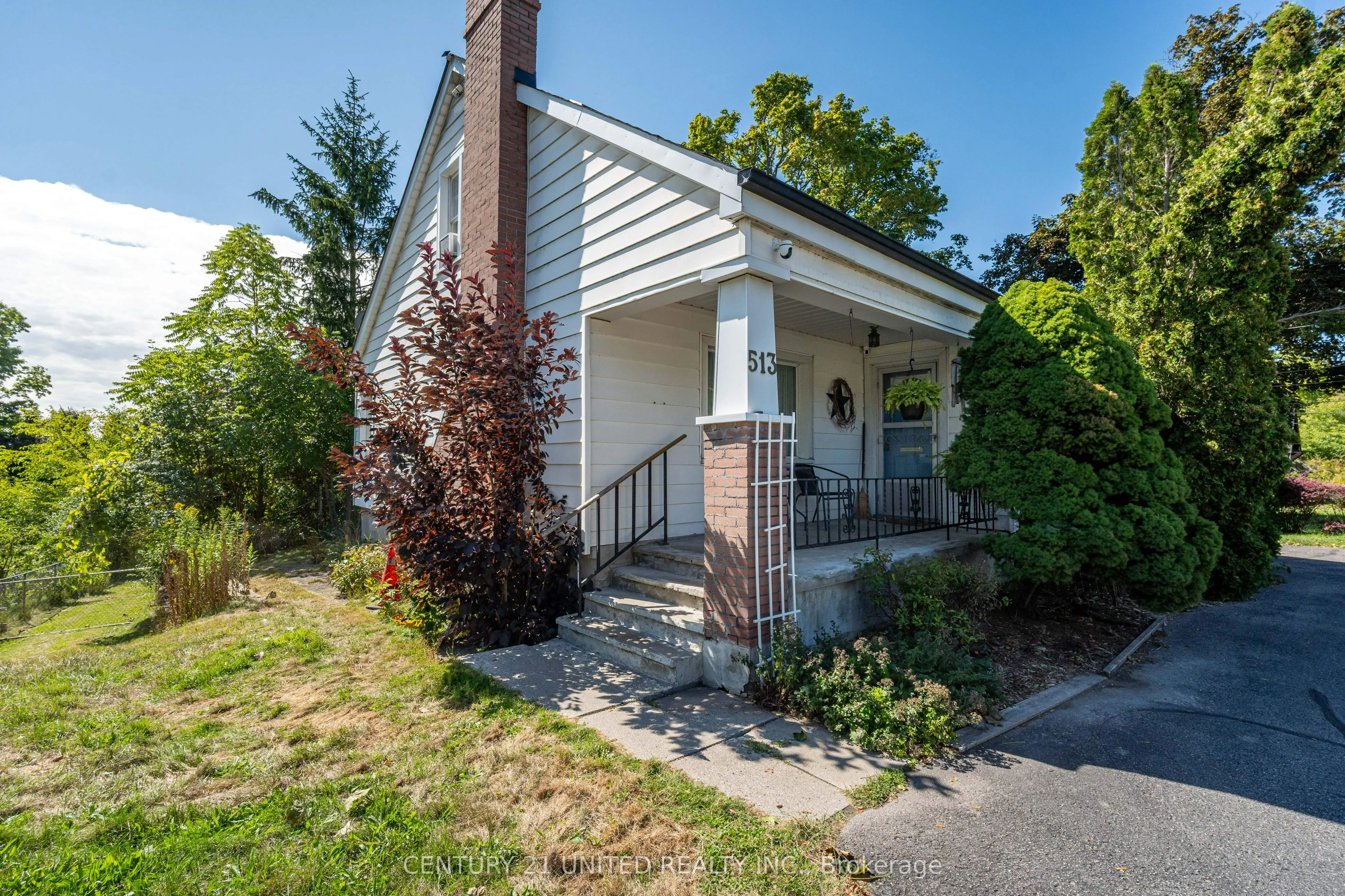 513 Parkhill Road W