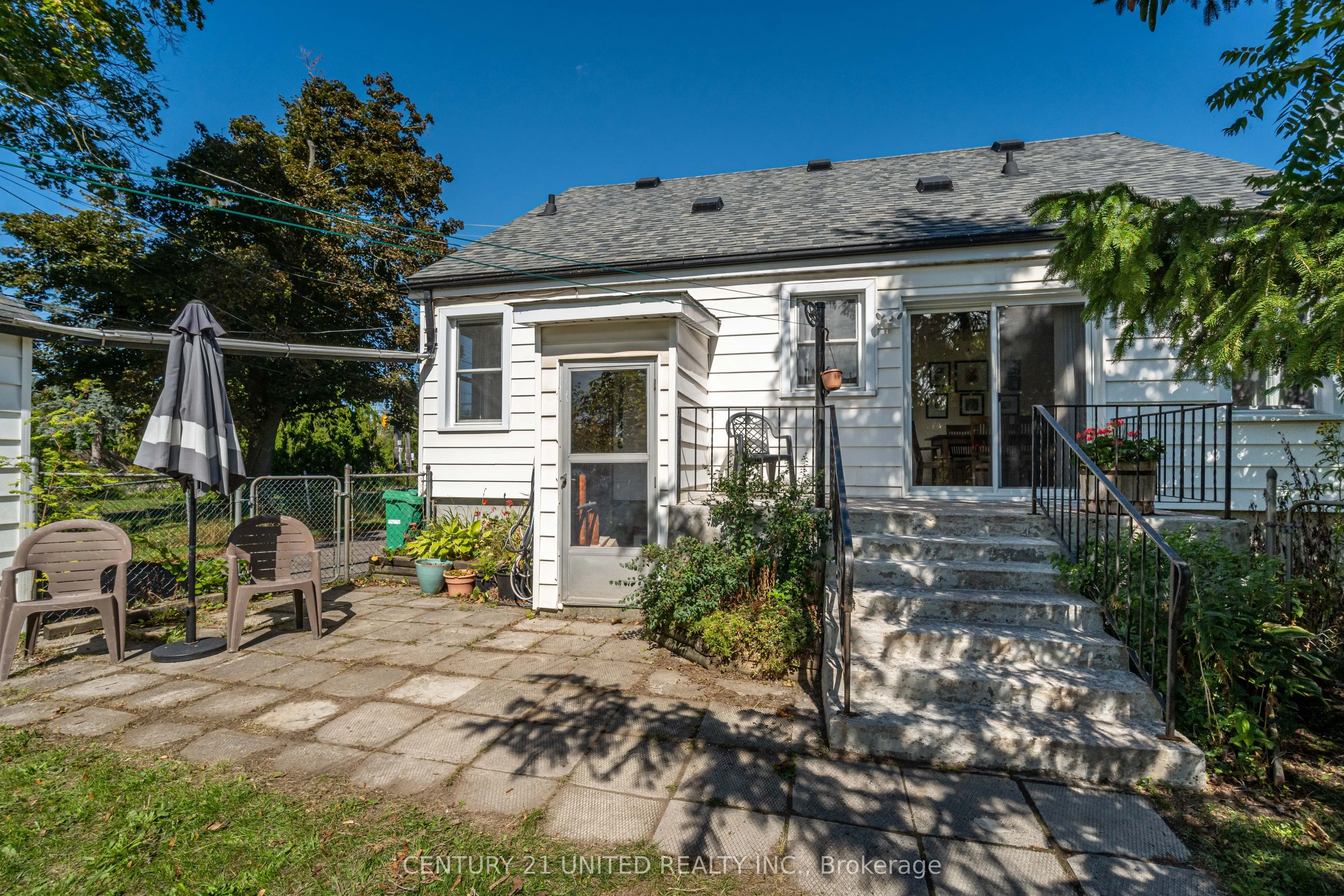 513 Parkhill Road W