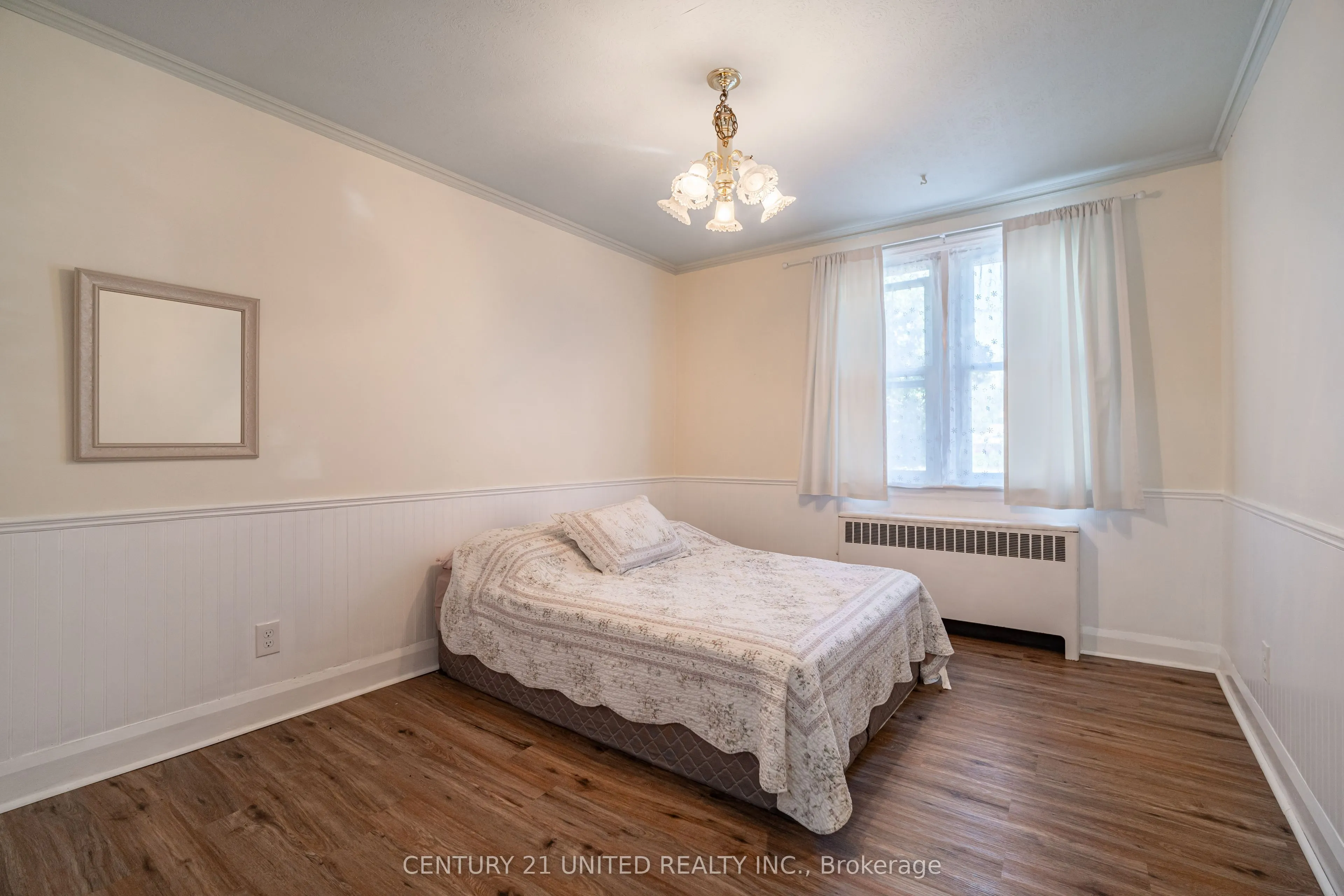 513 Parkhill Road W