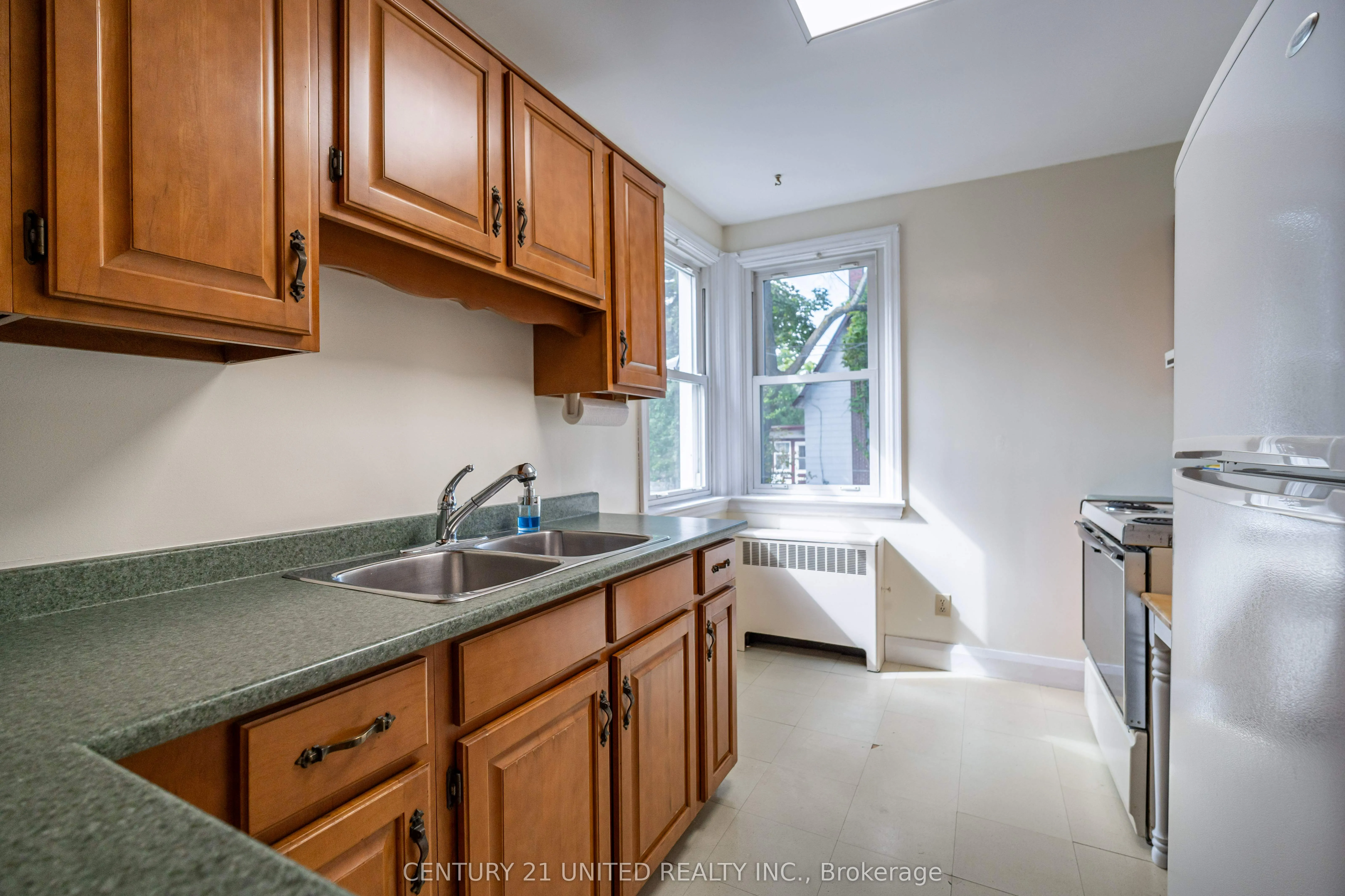 513 Parkhill Road W