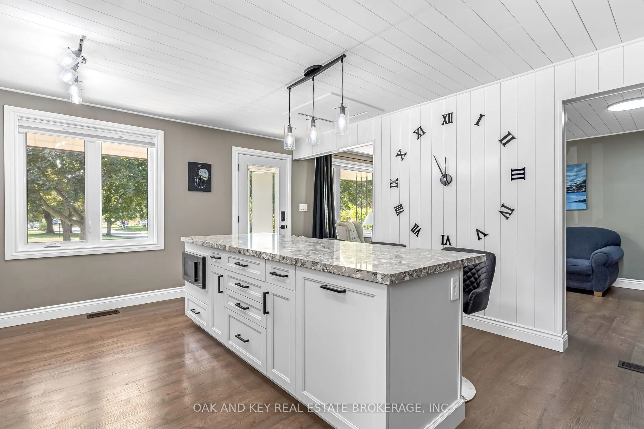65 Southview Crescent