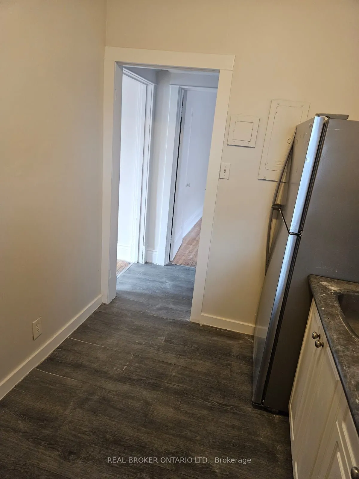 985 Main Street E, #6