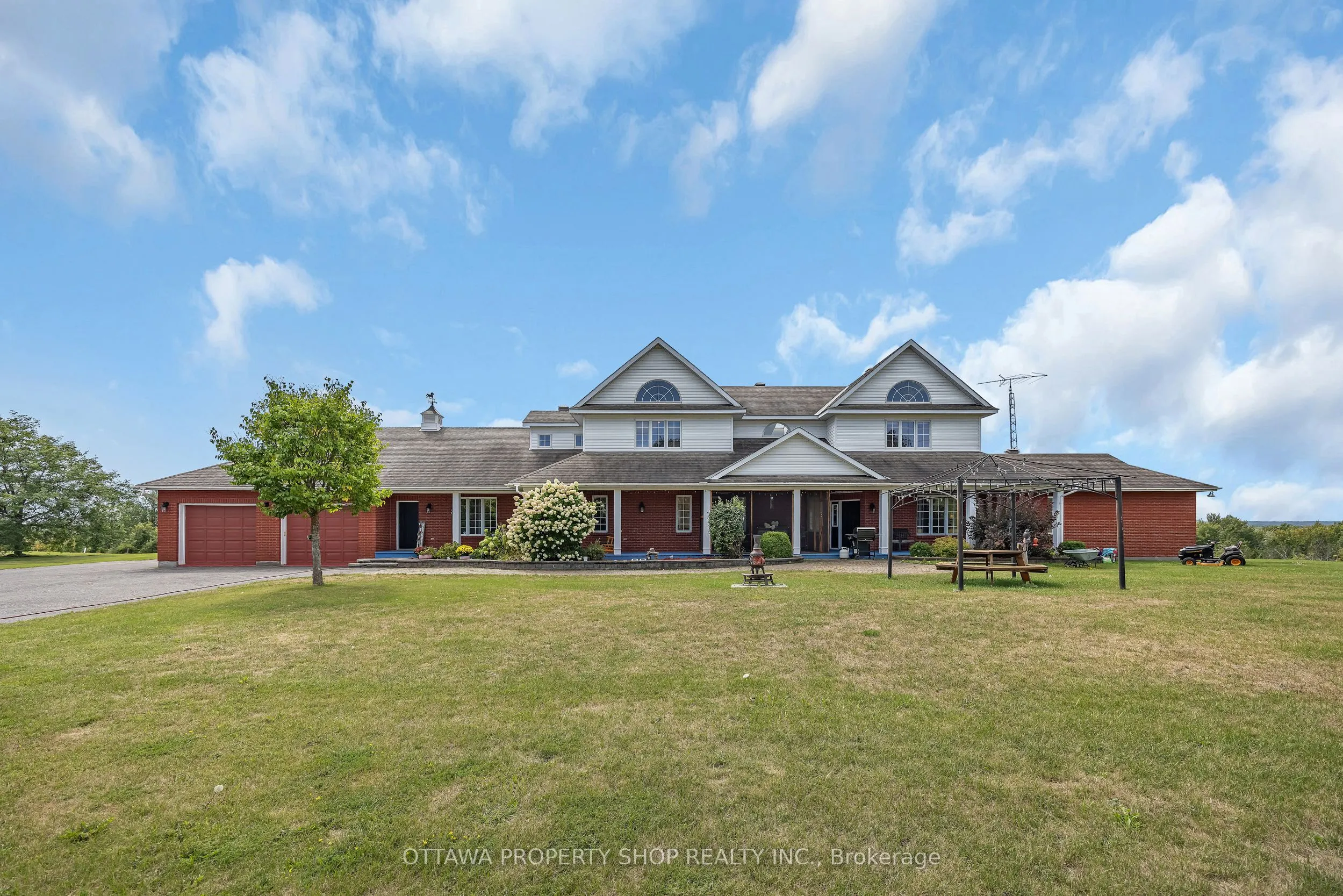 3057-3059 Greenland Road