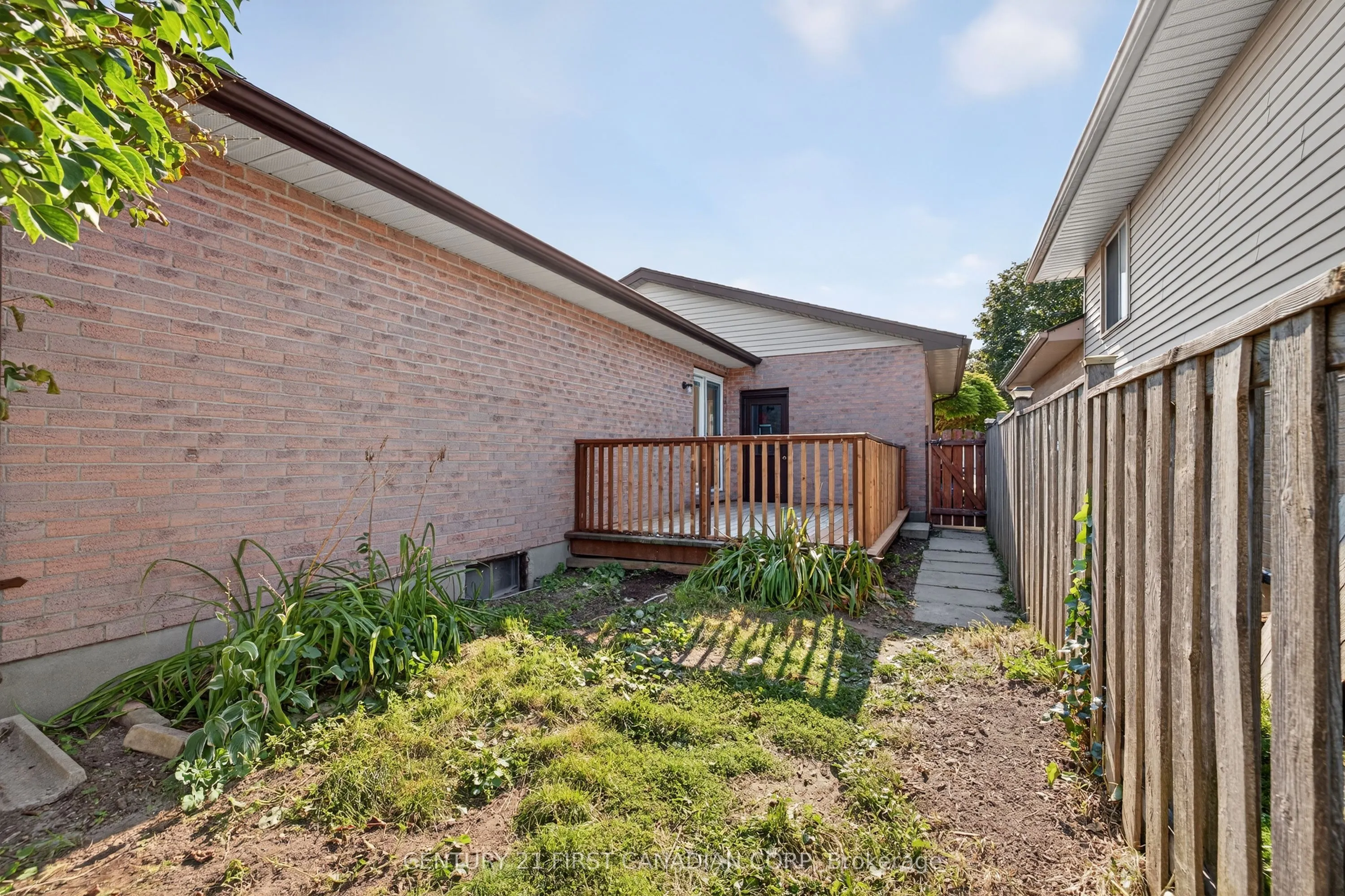 231 Portsmouth Crescent E
