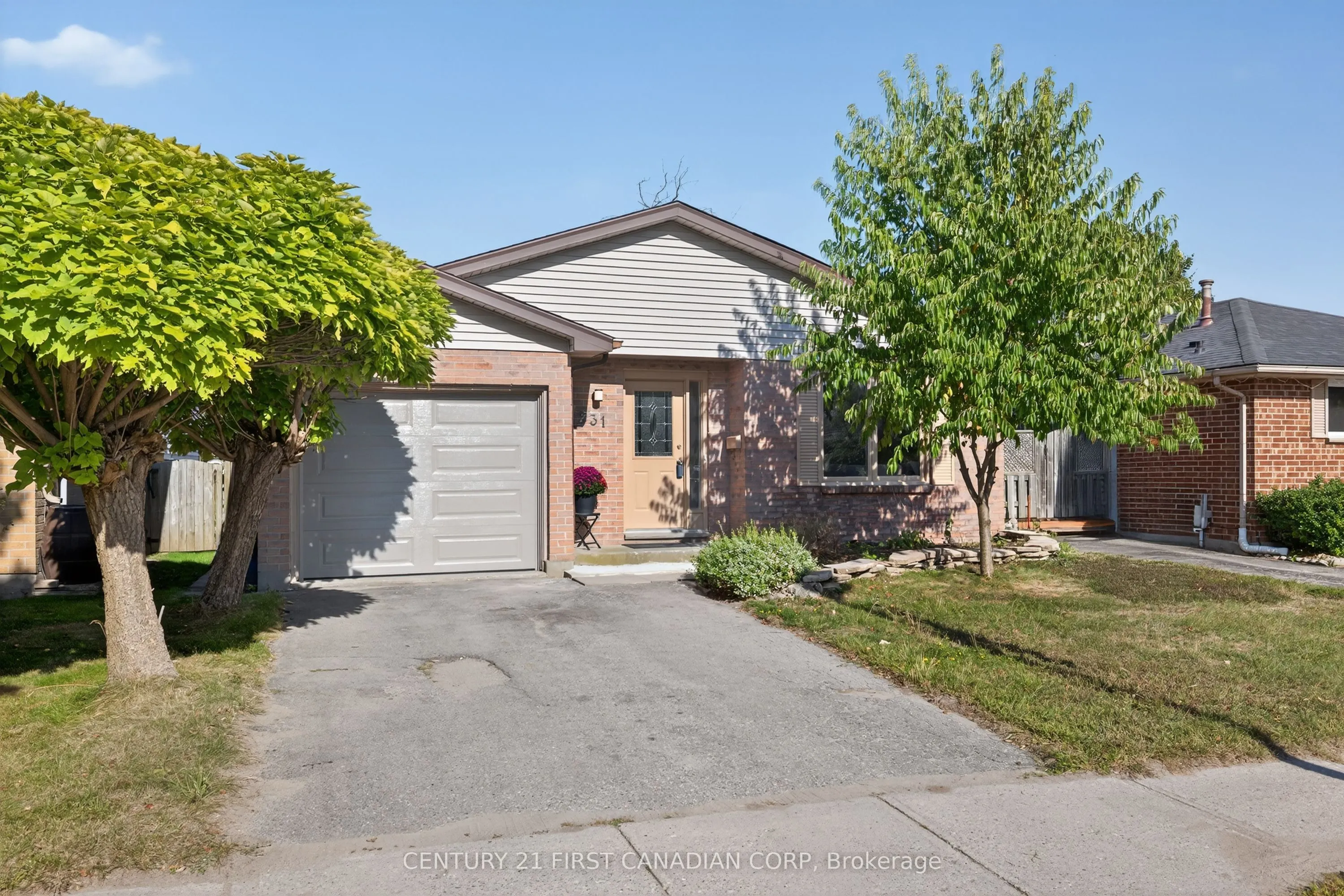 231 Portsmouth Crescent E