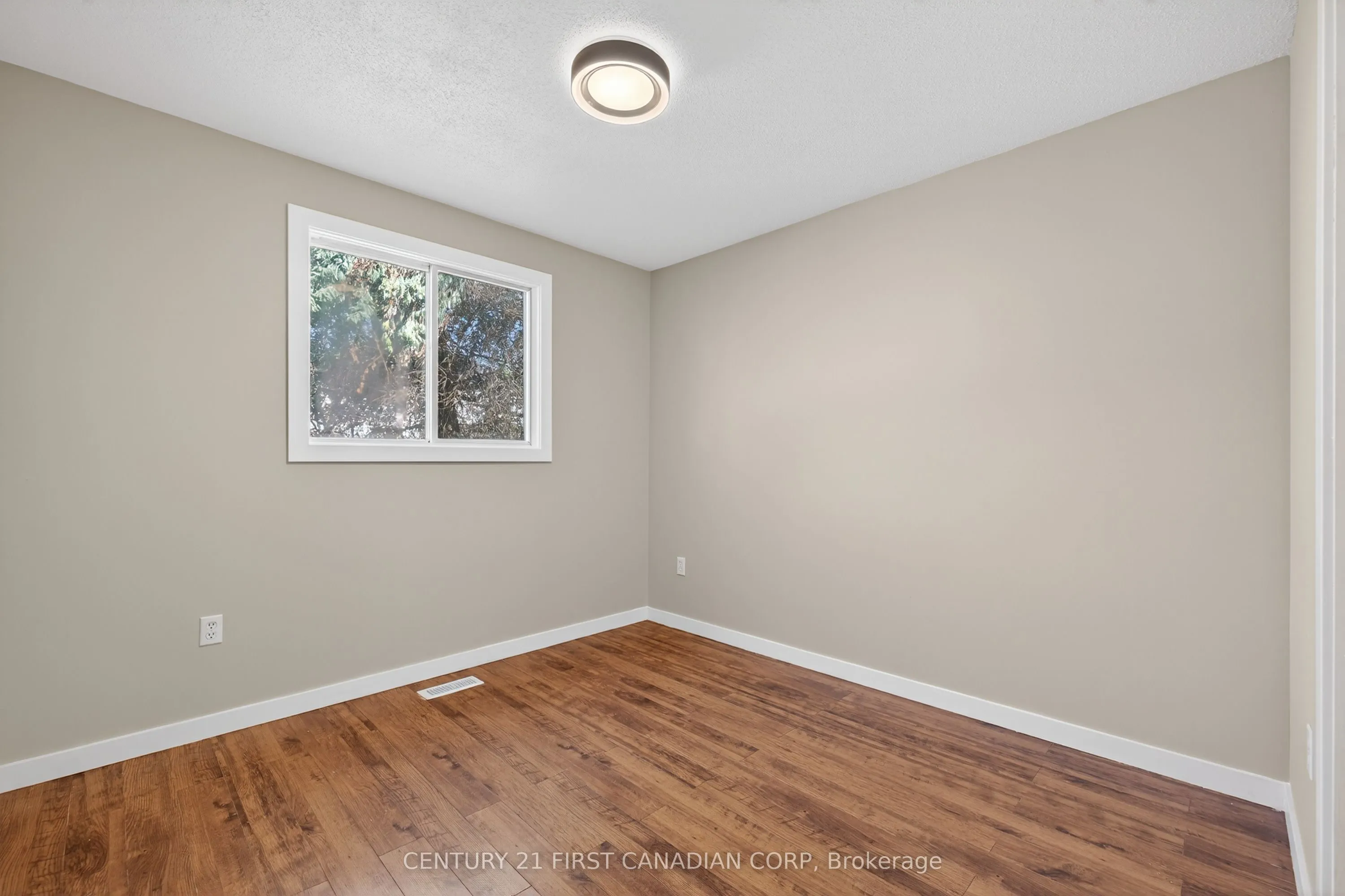 231 Portsmouth Crescent E