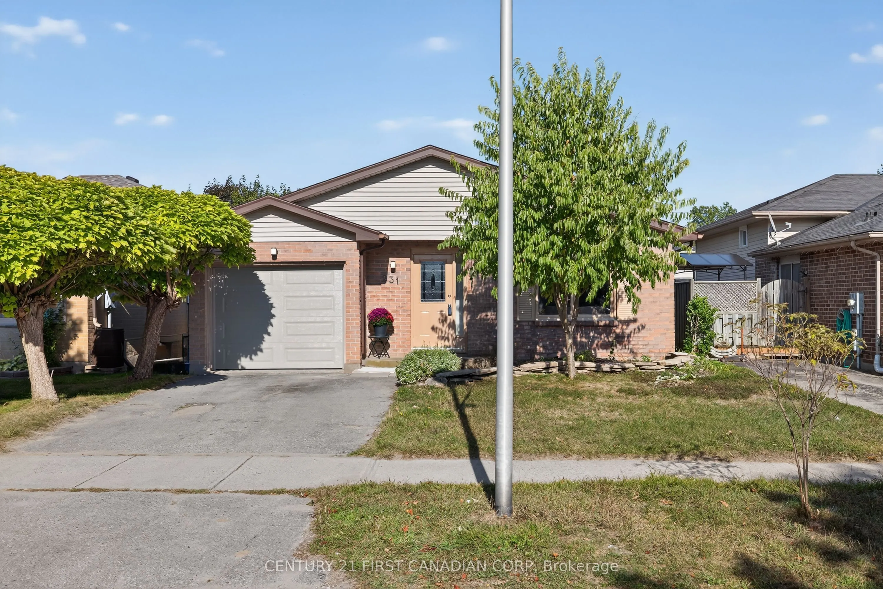 231 Portsmouth Crescent E