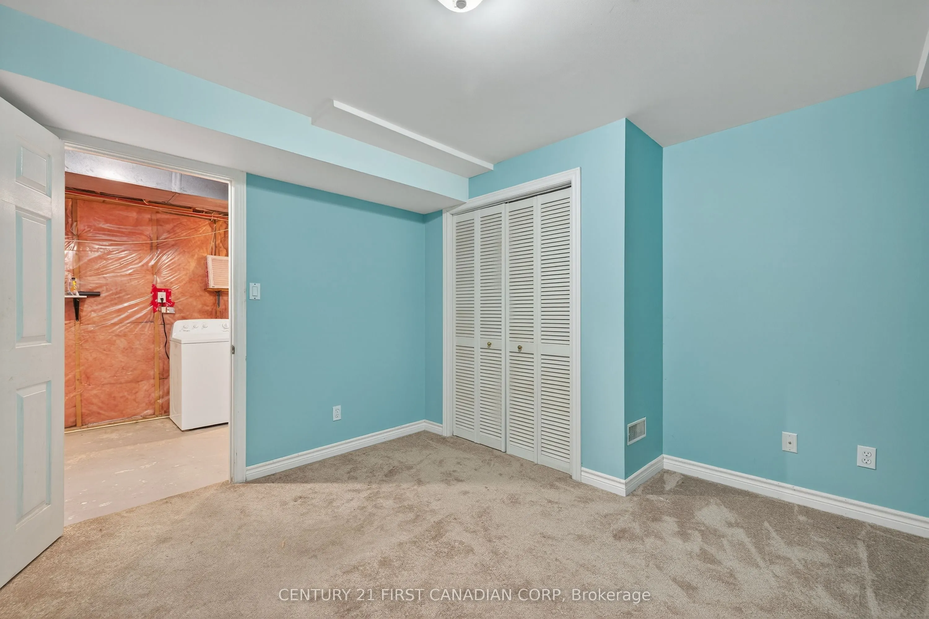 231 Portsmouth Crescent E