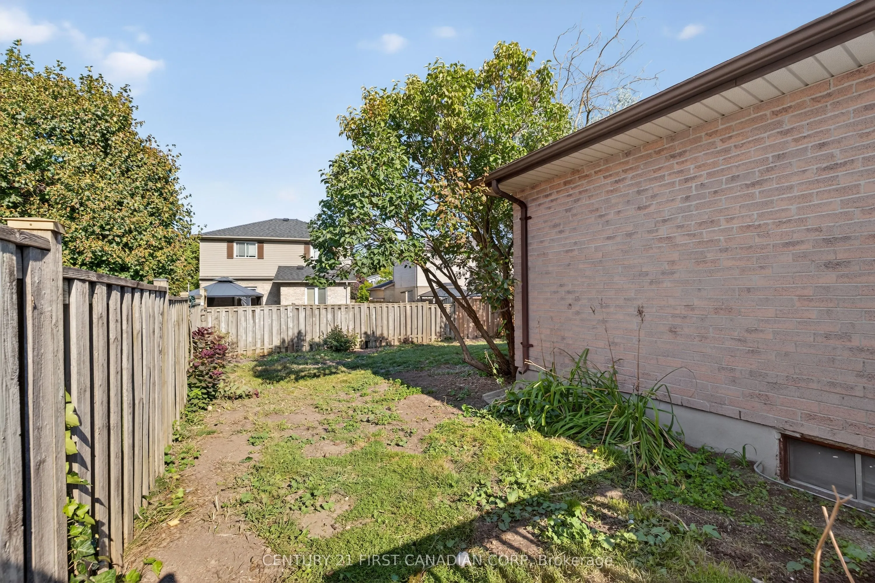 231 Portsmouth Crescent E