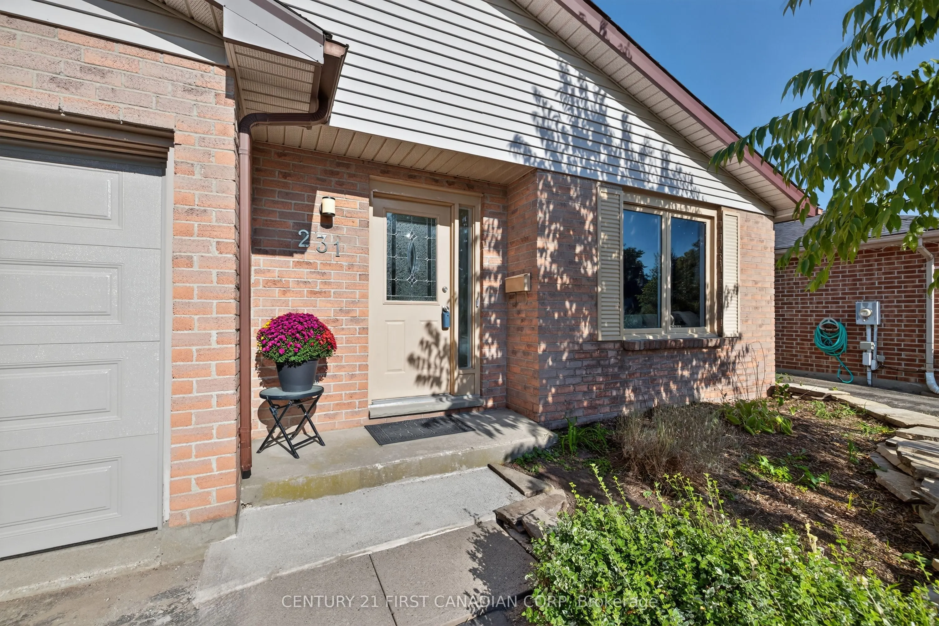 231 Portsmouth Crescent E