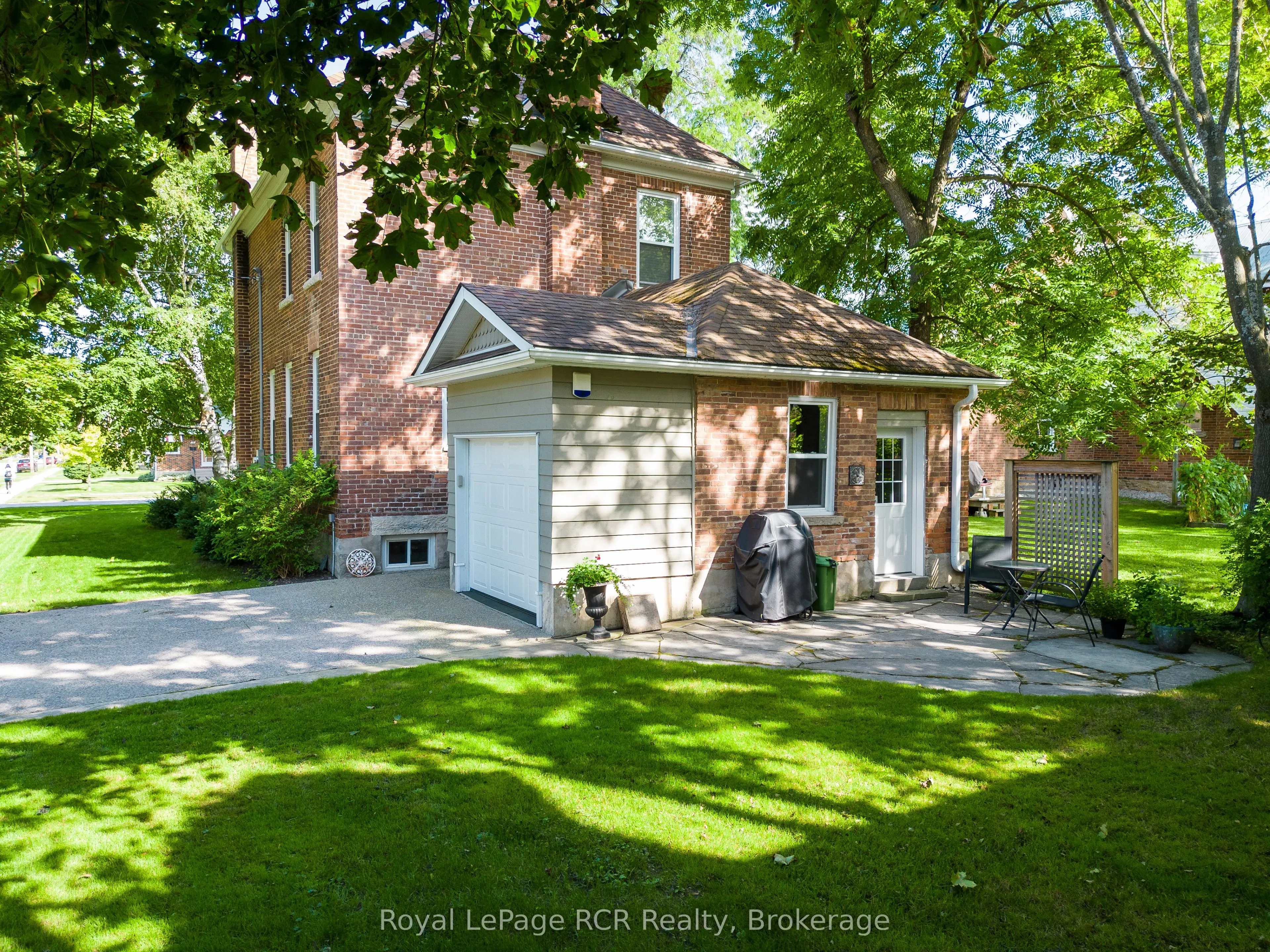 1198 4th Avenue W