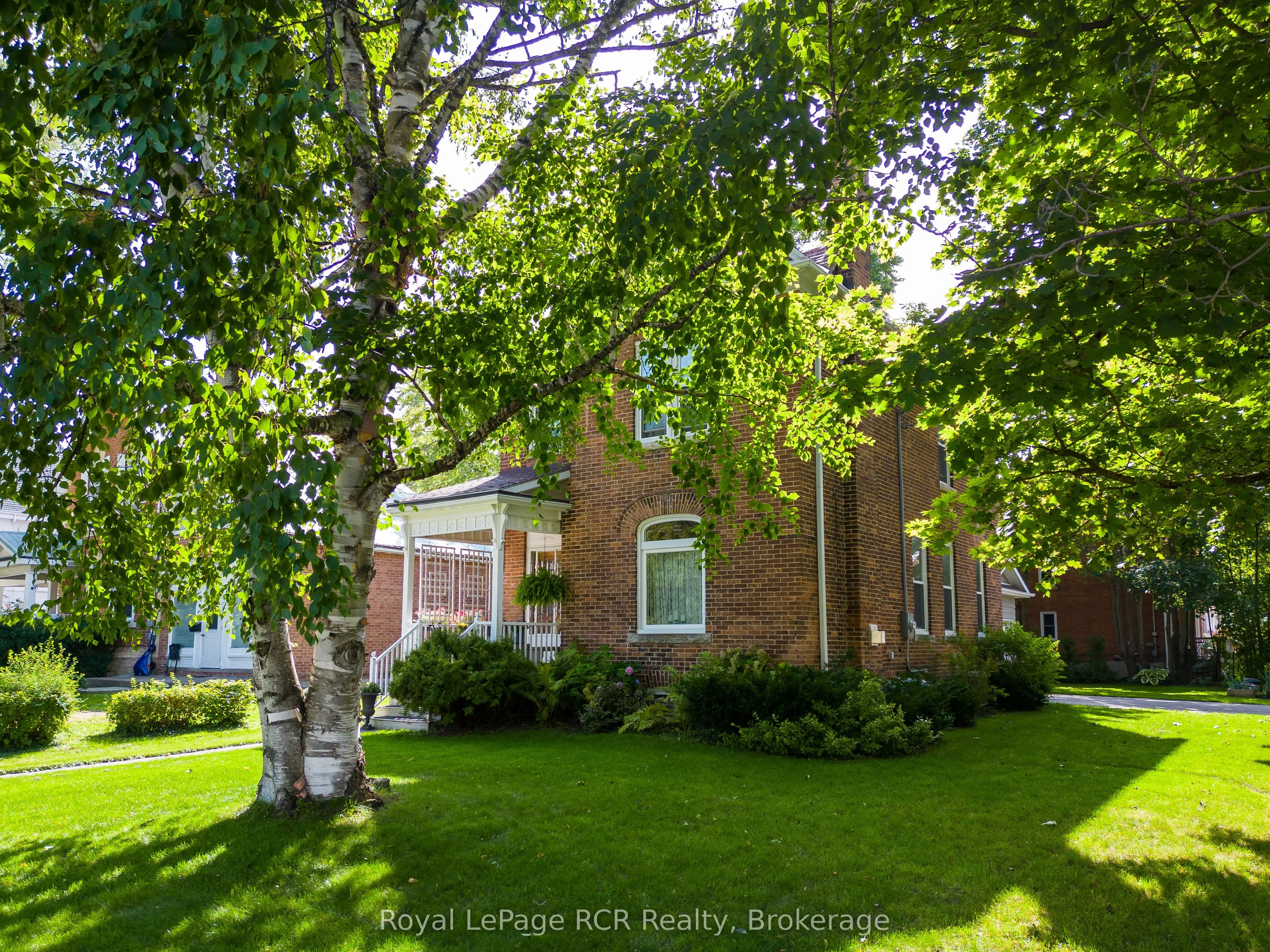 1198 4th Avenue W
