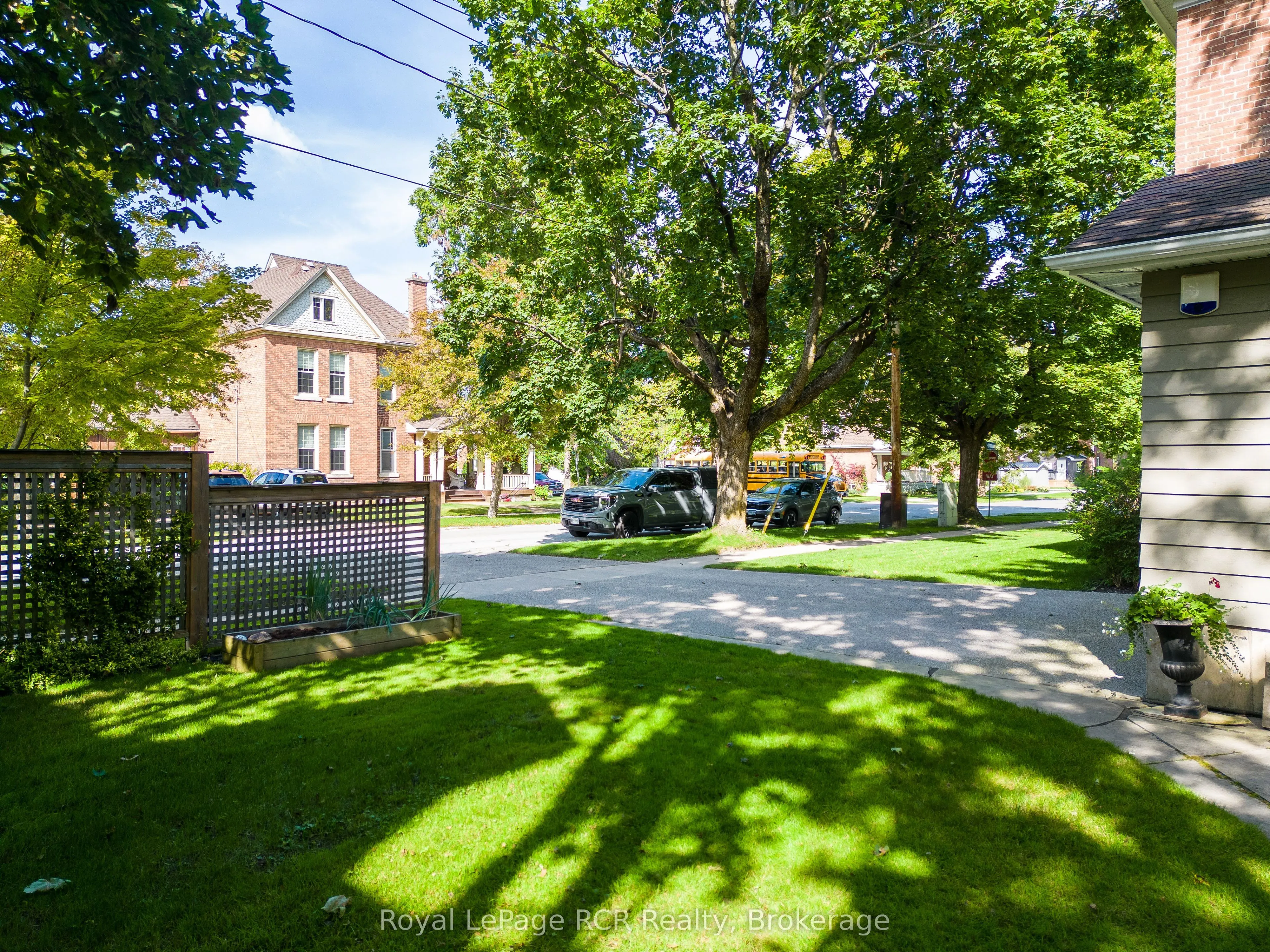 1198 4th Avenue W