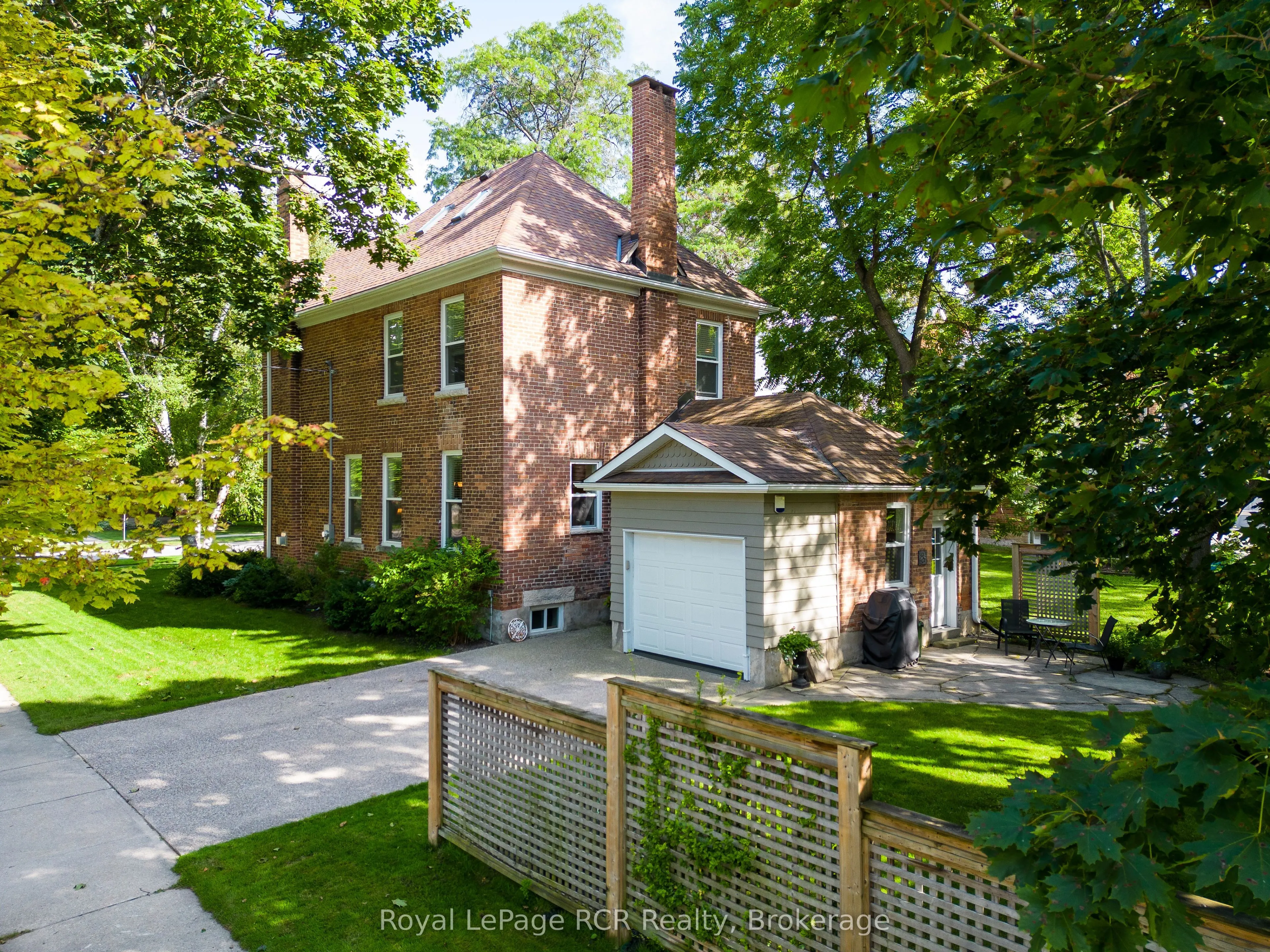 1198 4th Avenue W