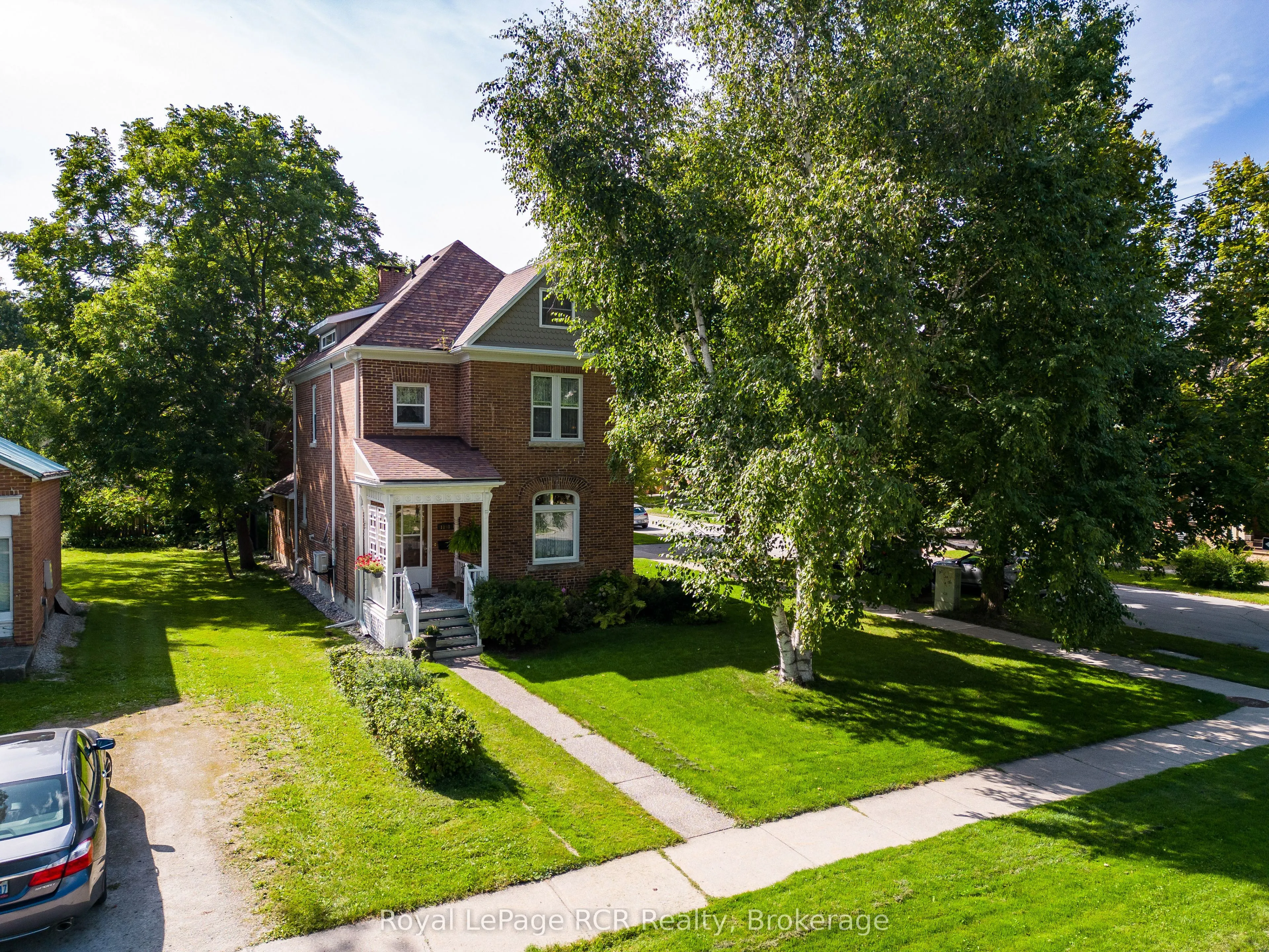 1198 4th Avenue W
