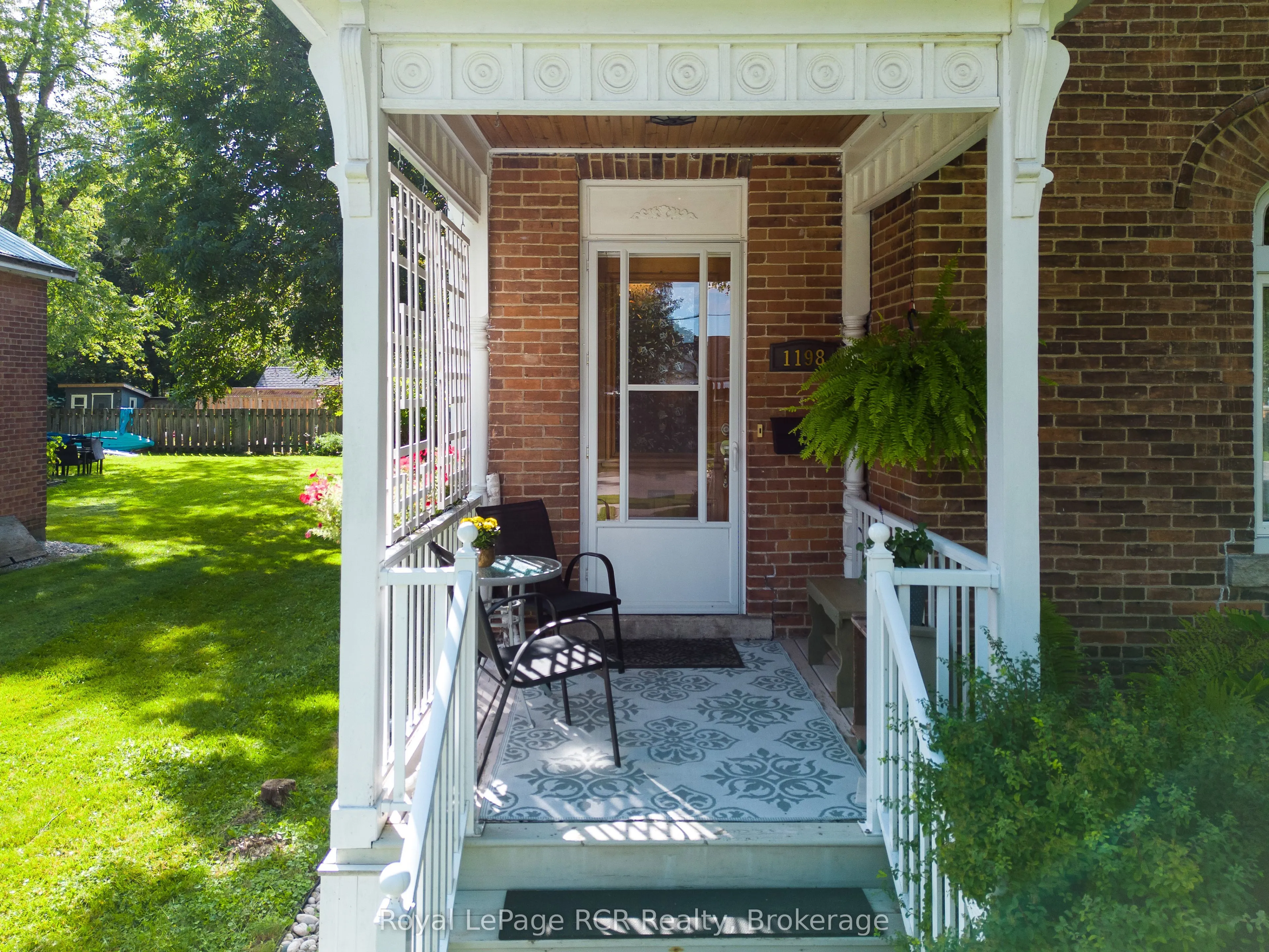 1198 4th Avenue W