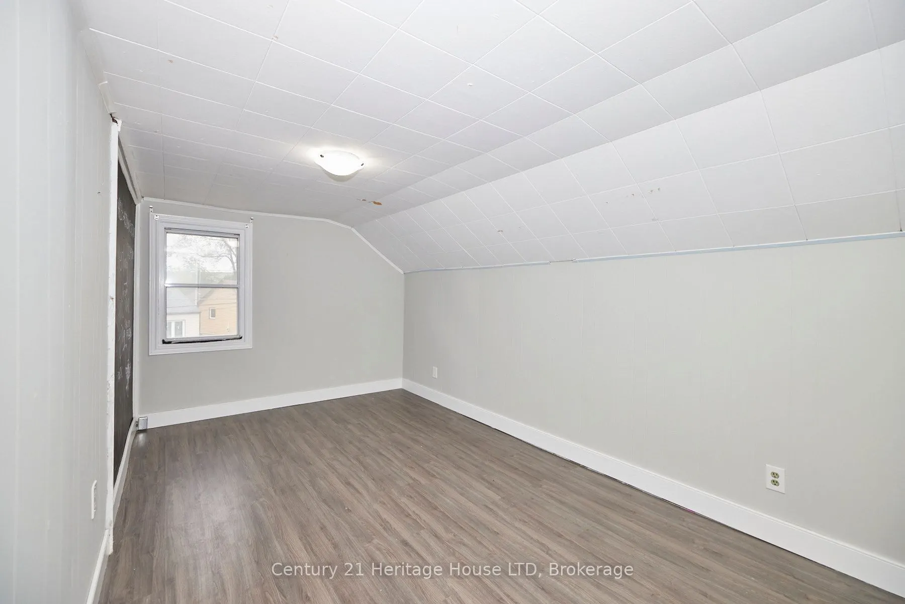 407 Welland Avenue