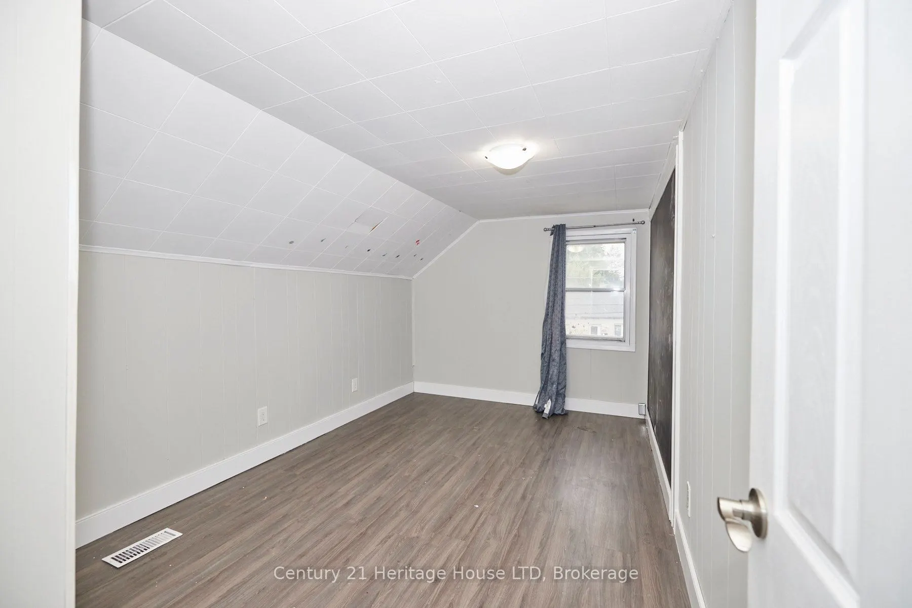 407 Welland Avenue