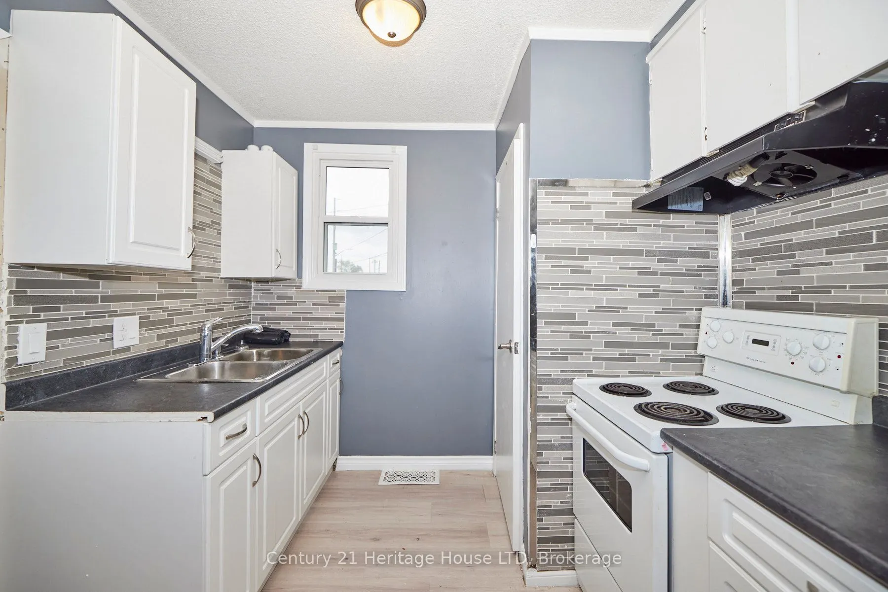 407 Welland Avenue