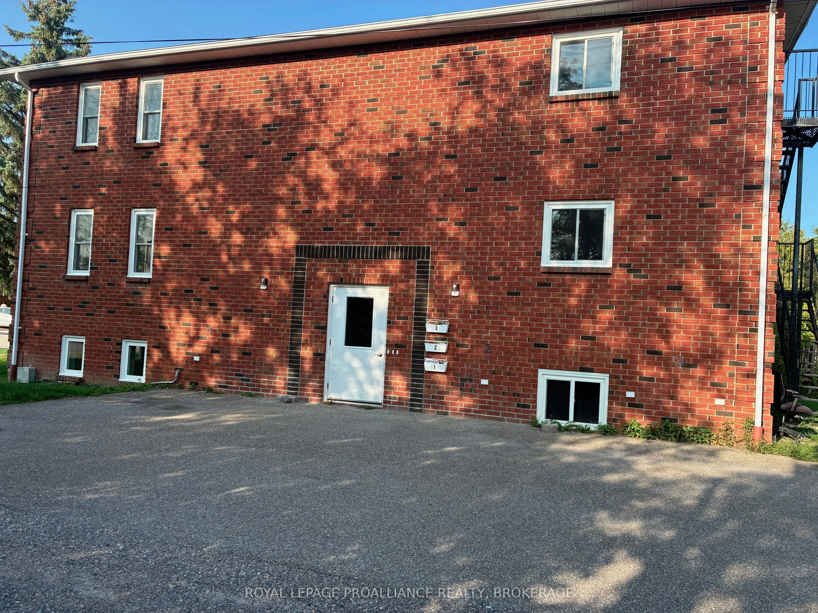 565 Emma Street