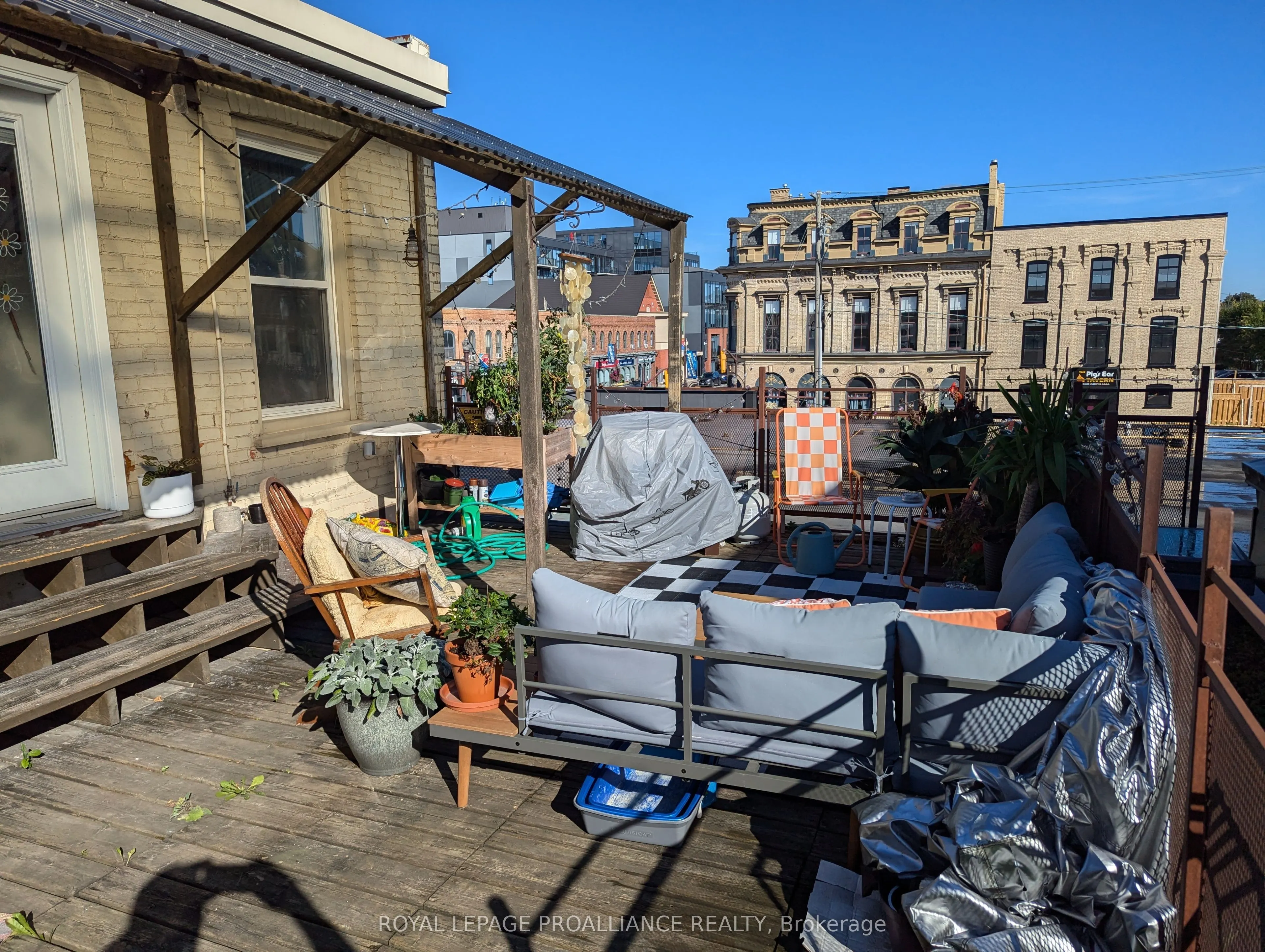 432 George Street N
